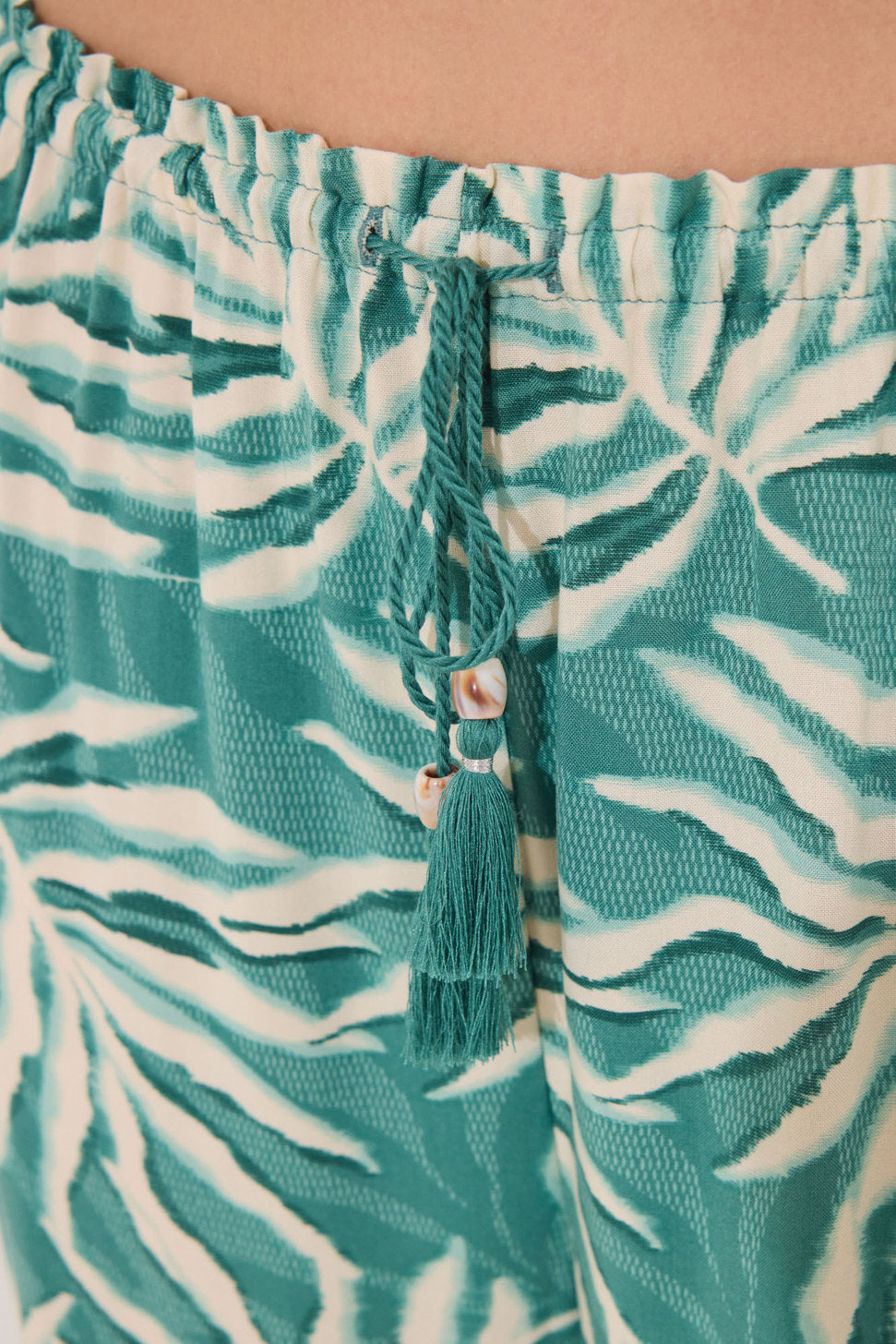 Women Secret_Viscose Trouser with Green Leaf Print_3709669_29_03