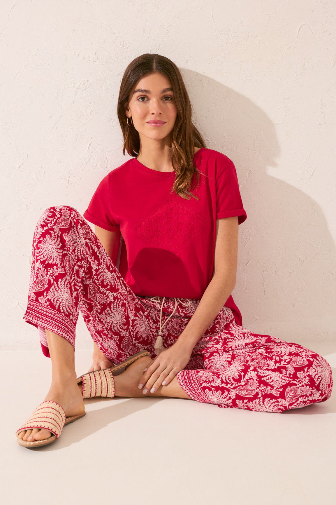 Women Secret_Long Viscose Trouser with Red Leaf Print_3709677_69_01