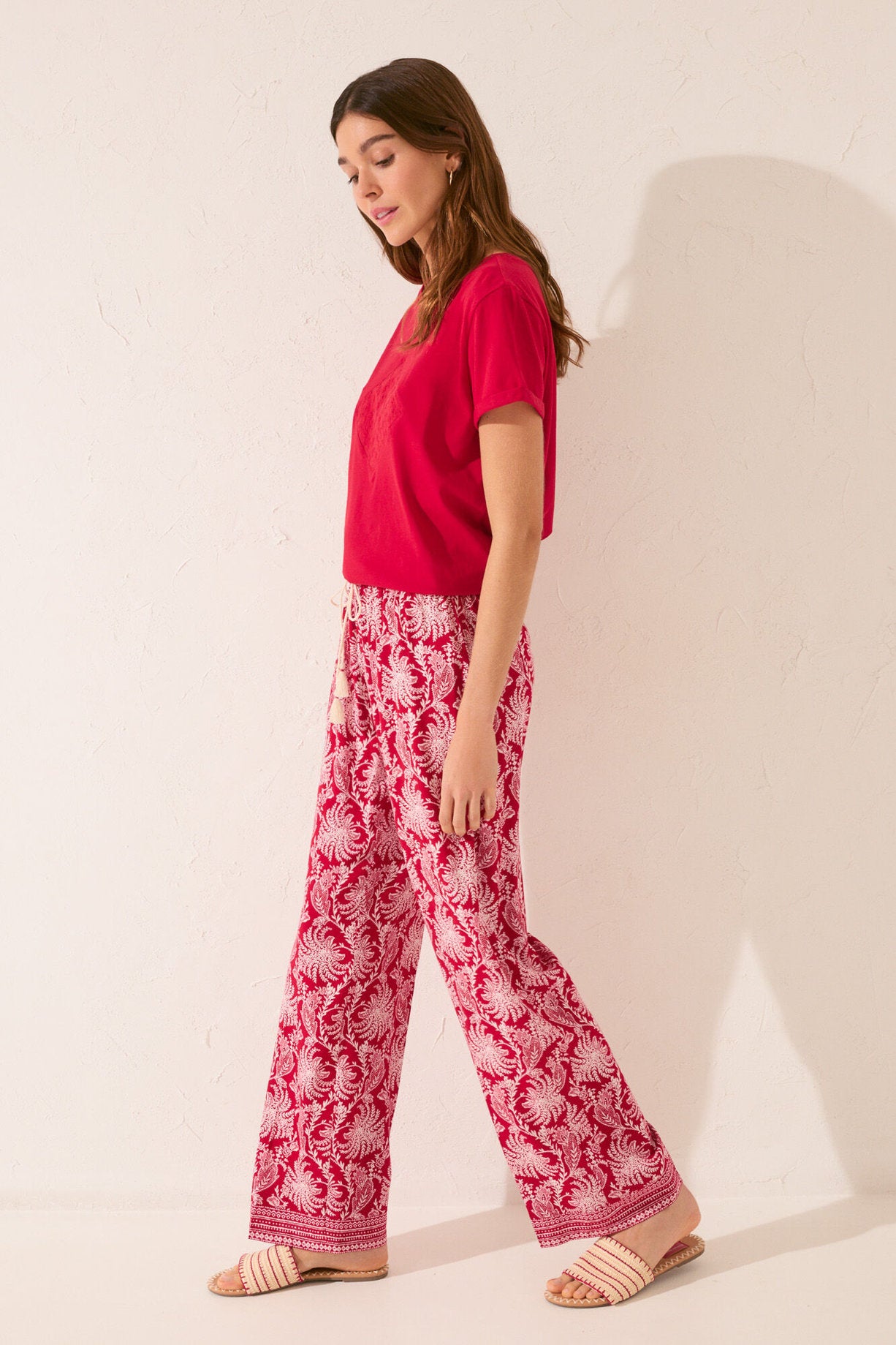Women Secret_Long Viscose Trouser with Red Leaf Print_3709677_69_04