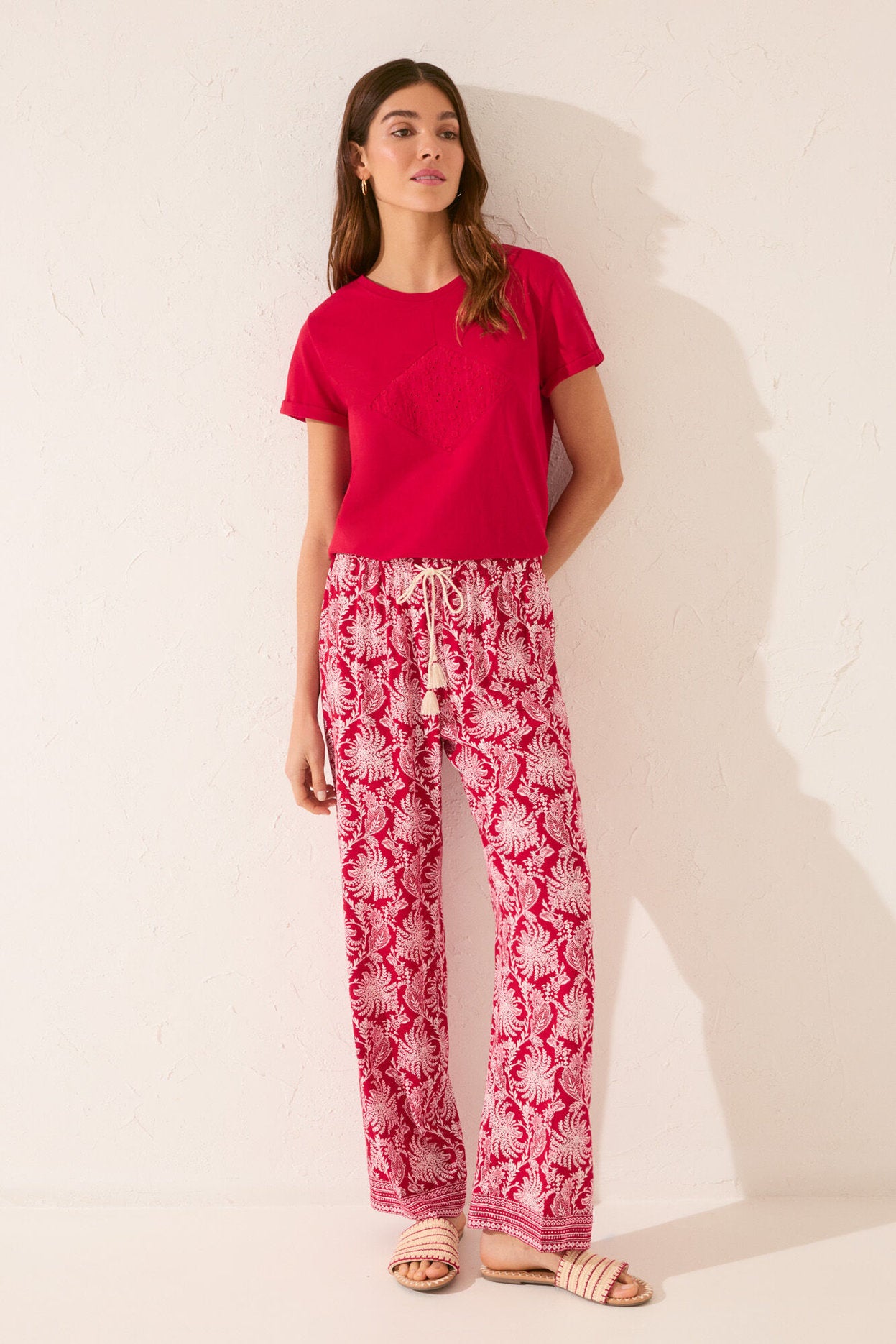 Women Secret_Long Viscose Trouser with Red Leaf Print_3709677_69_07