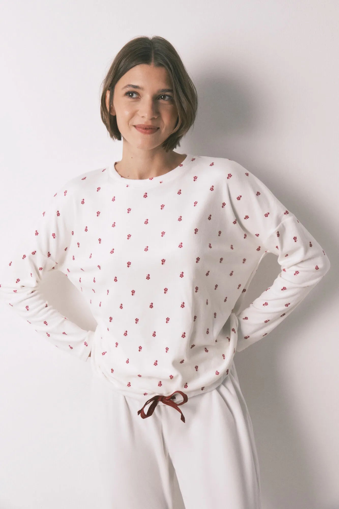 Women Secret_Ivory_Long Pyjamas White Velvet Pajamas with Flowers_3792068_96_02