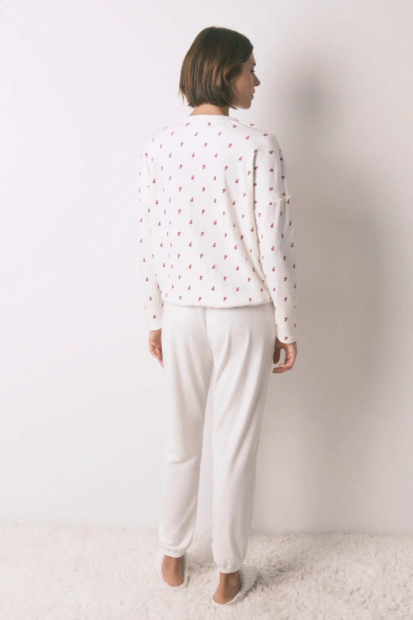 Women Secret_Ivory_Long Pyjamas White Velvet Pajamas with Flowers_3792068_96_05