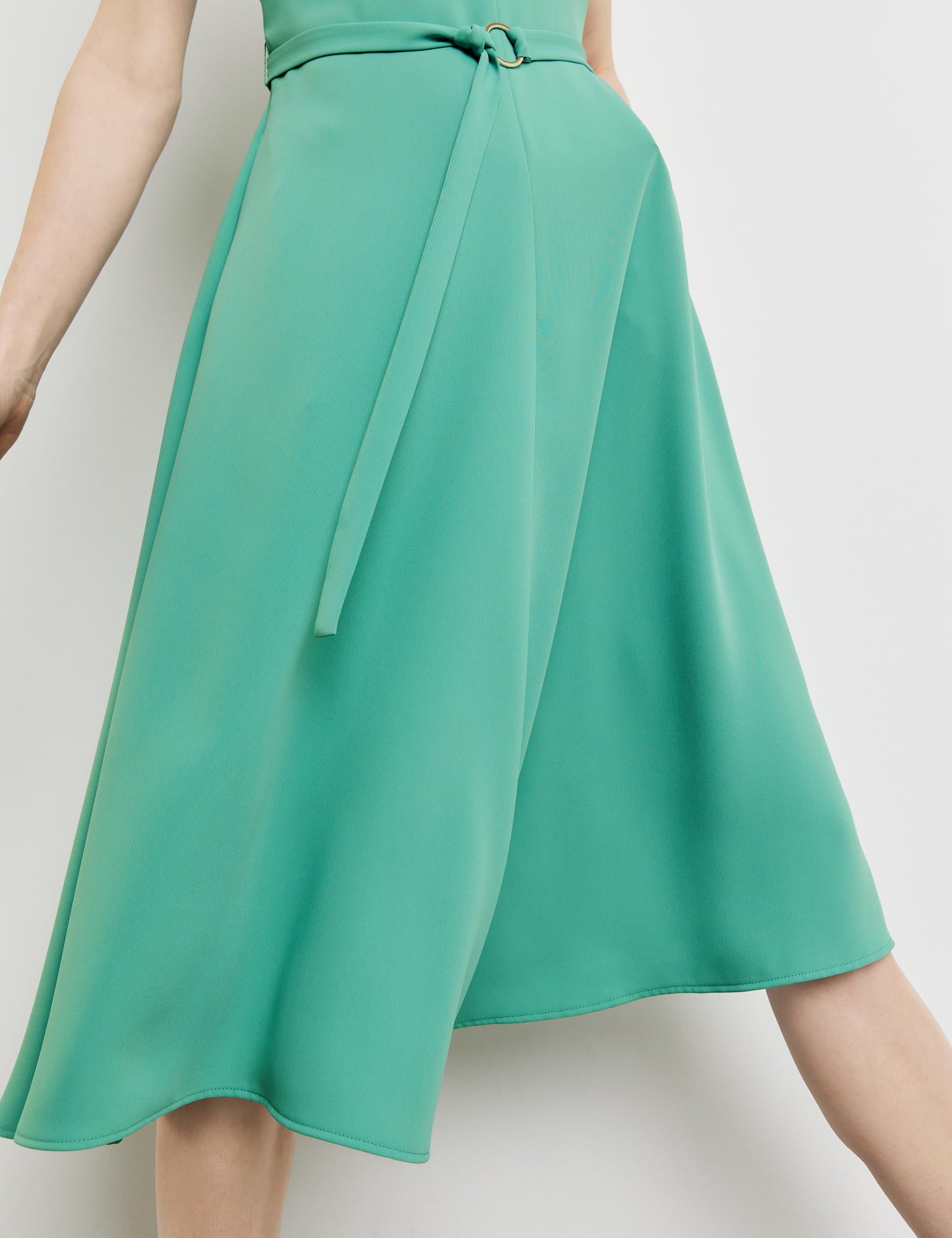 Flowing Dress With Ties_380015-31263_50946_04