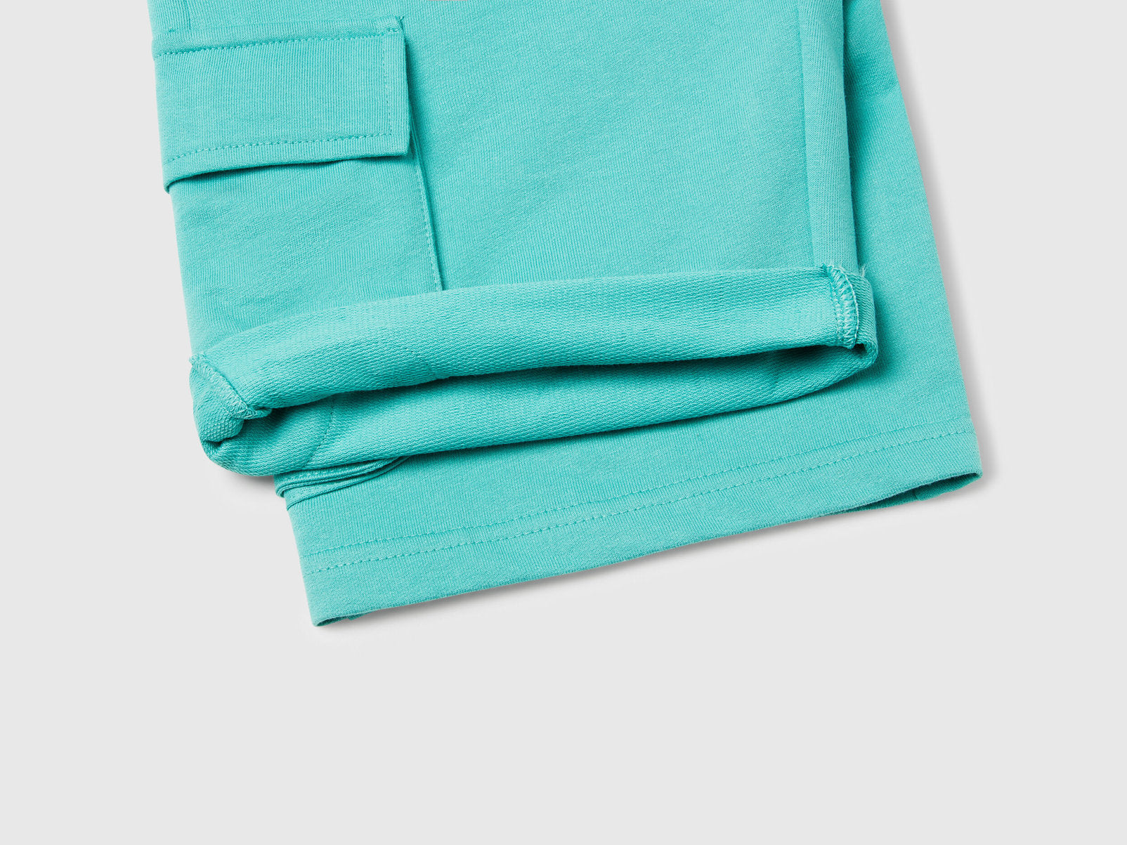 Benetton_Cargo Shorts in Light Sweat Fabric_39DJC902N_08N_03