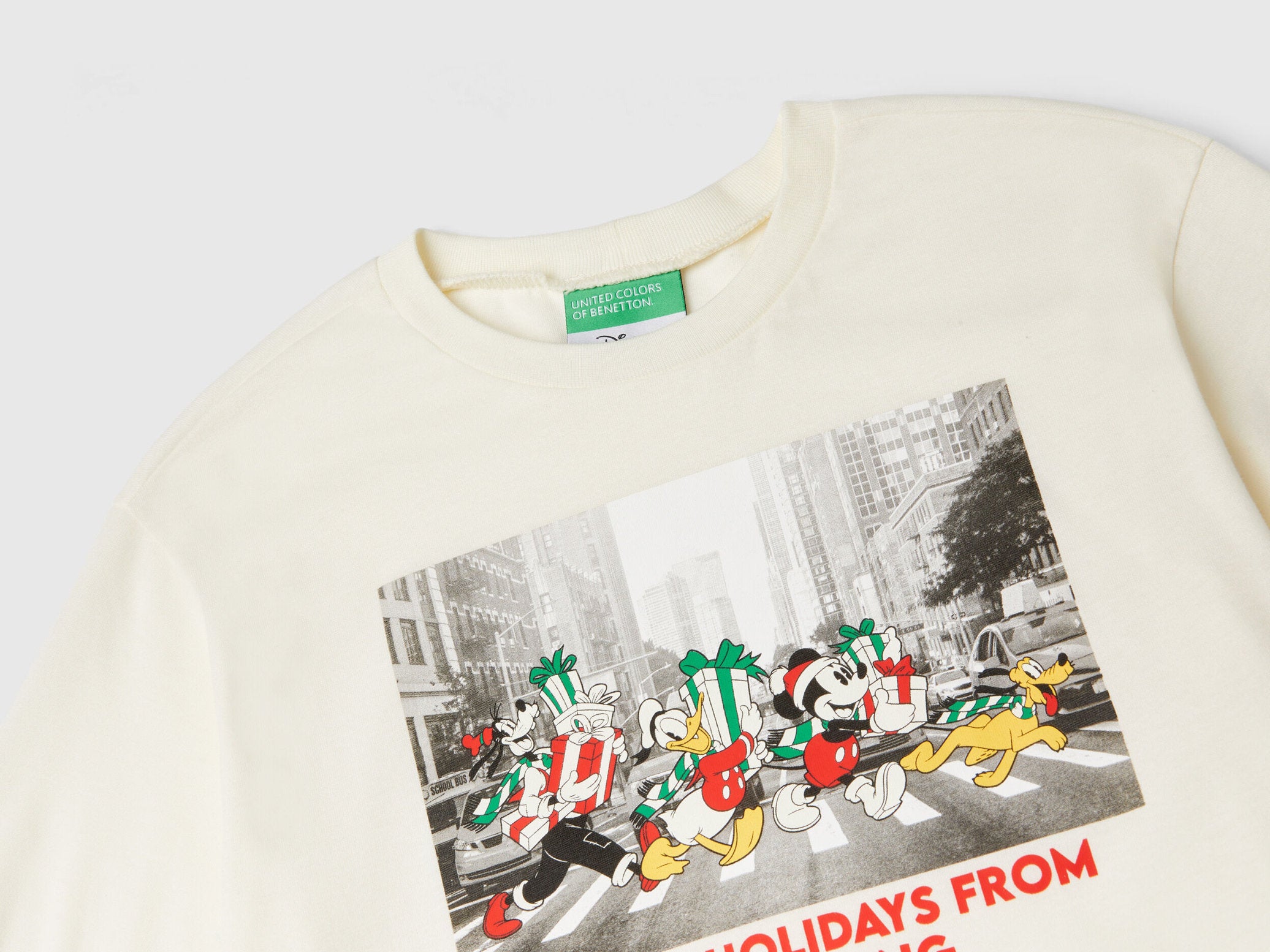 Mickey & Friends Christmas T-Shirt_3ATNC10LE_036_03
