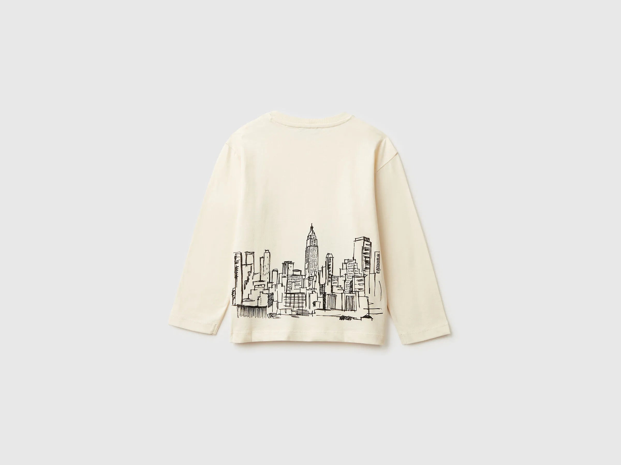 Benetton_Creamy White_T-Shirt with Print on Front and Back_3ATNG10KV_3C9_02