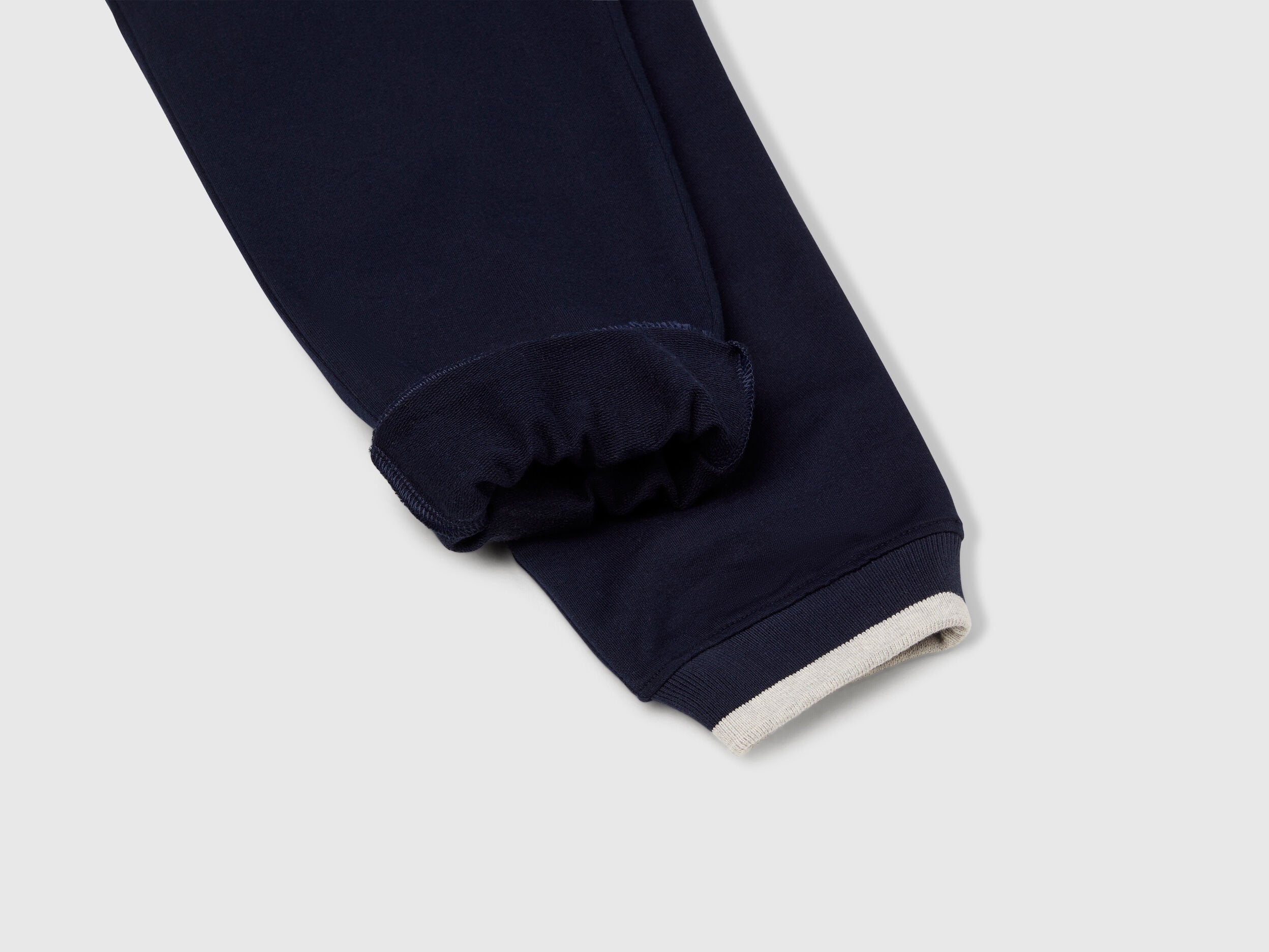 Benetton_Lightweight Sweatpants_3BC1CF065_016_03