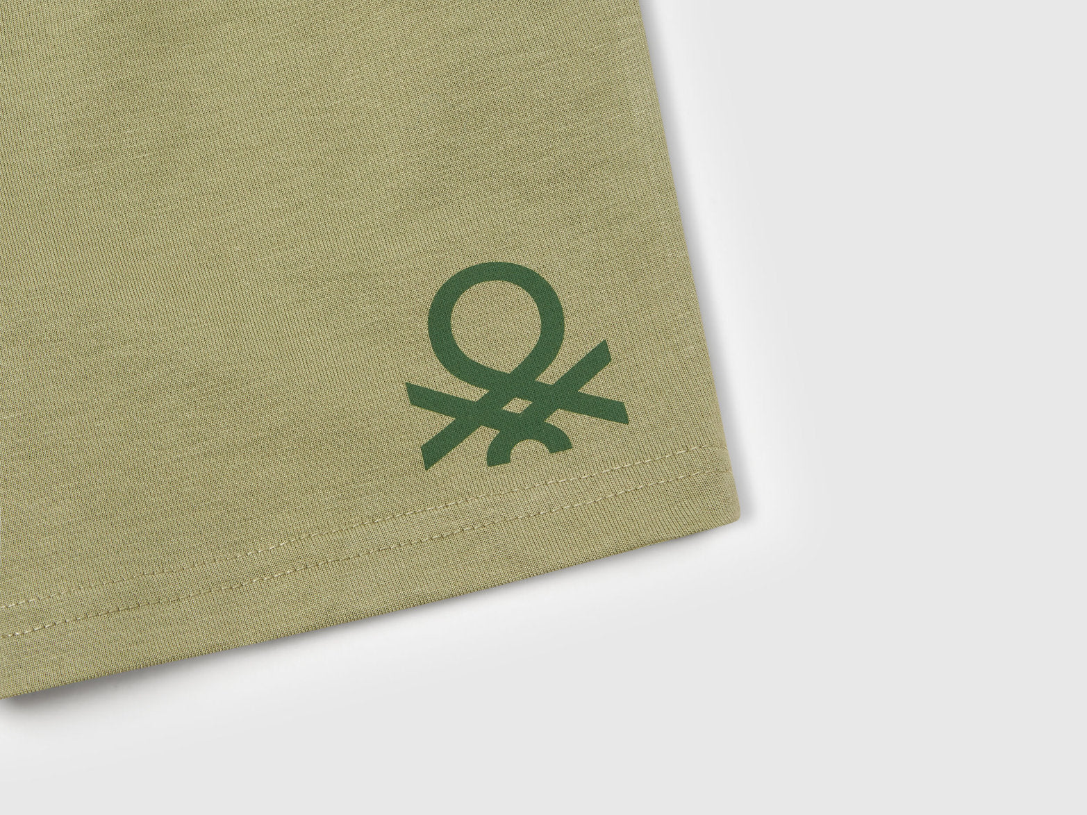 Benetton_Regular Fit Bermudas_3BL0G900Q_26K_03