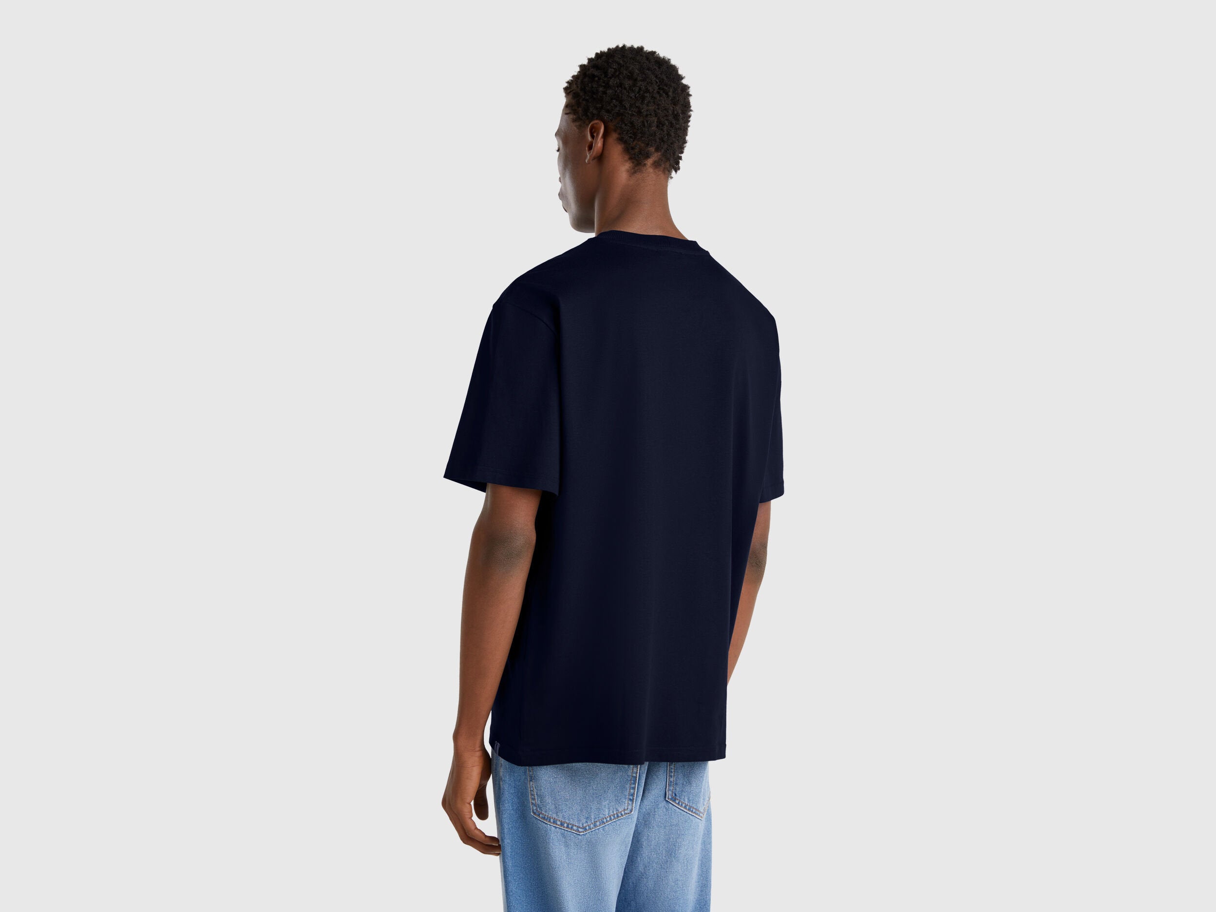 Benetton_Oversized T-Shirt with Patch_3BL0U10A1_016_02