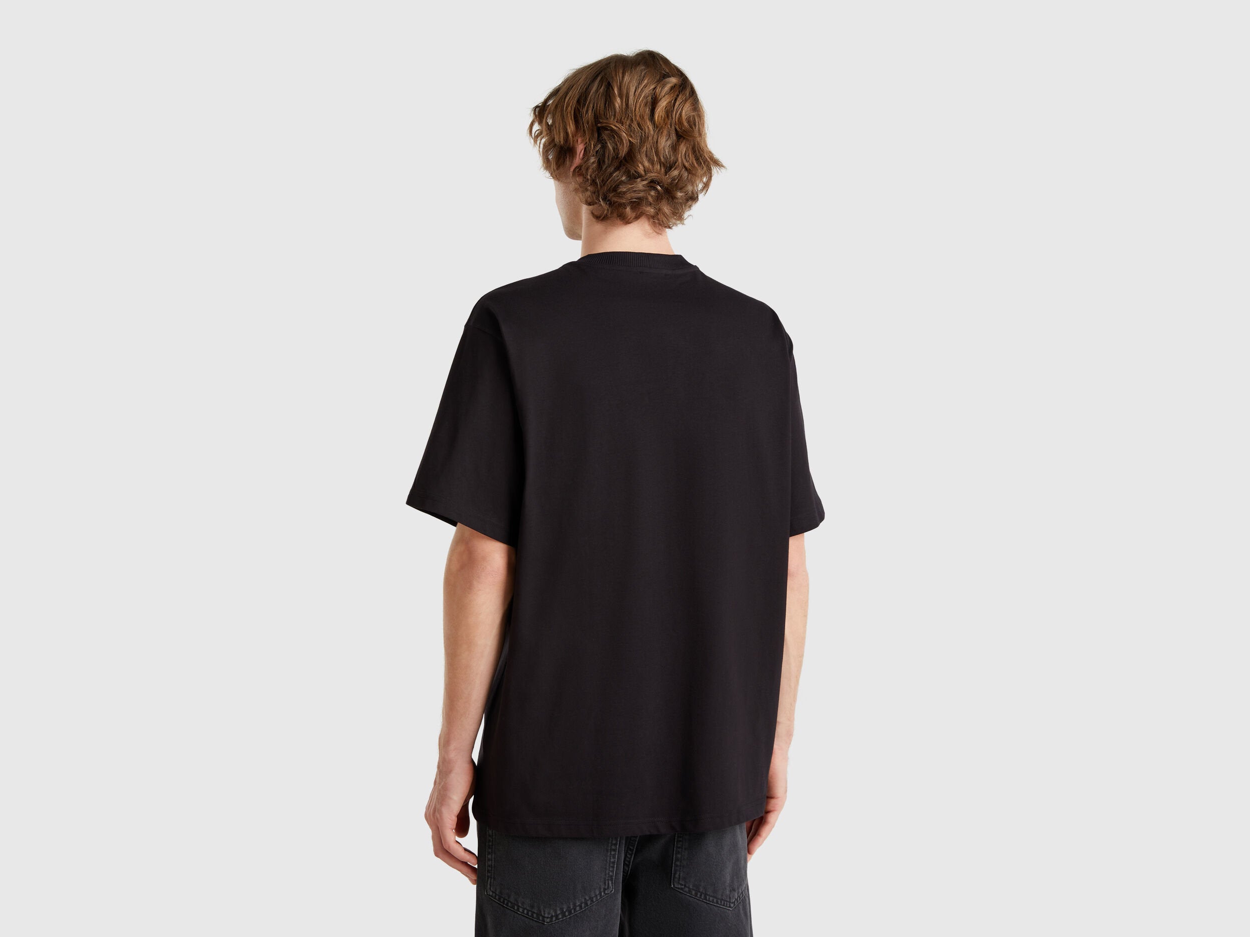 Benetton_T-Shirt with Print on Front and Back_3BL0U10A2_902_02