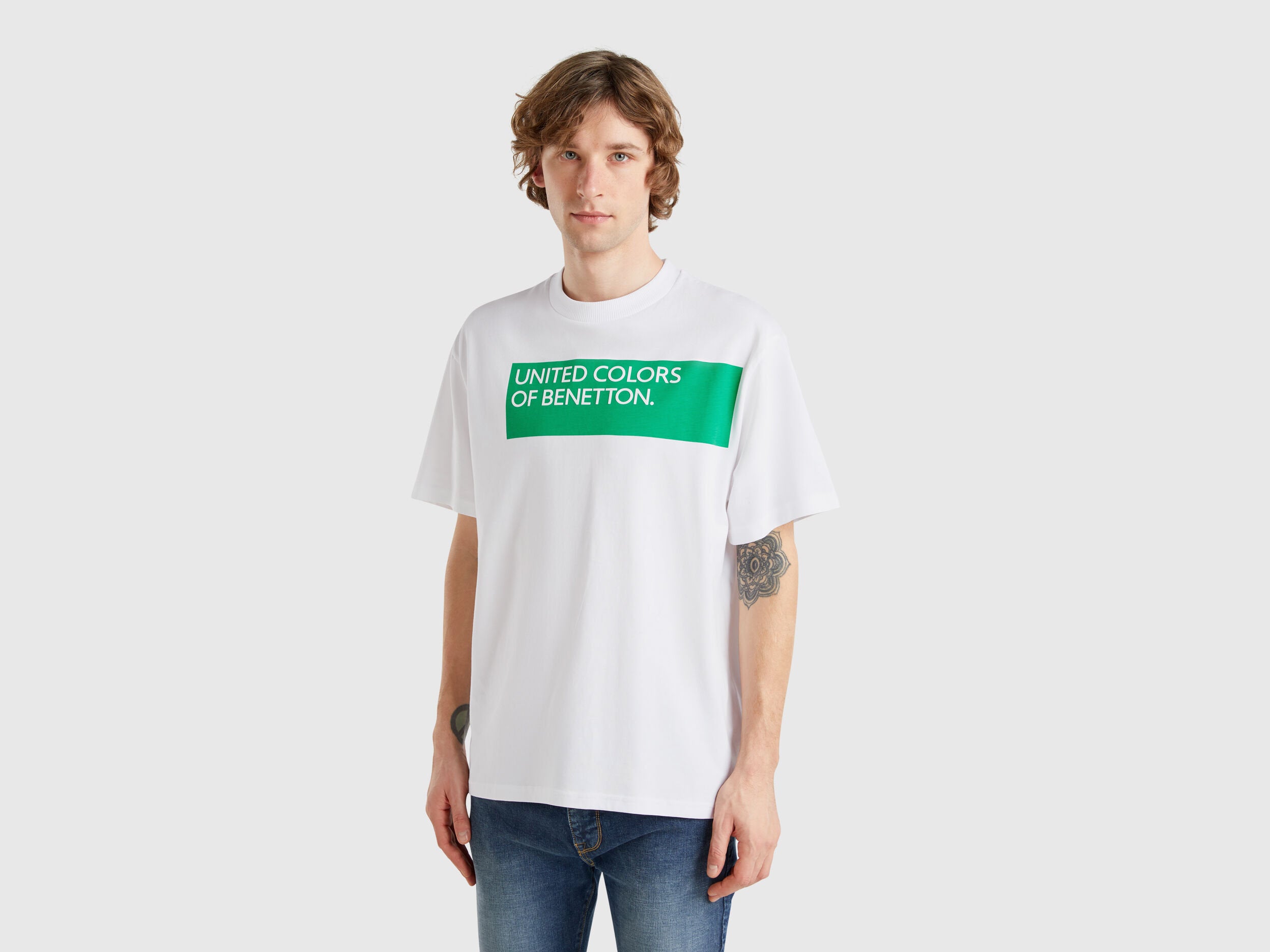 Benetton_T-Shirt with Print on Front and Back_3BL0U10A2_903_01