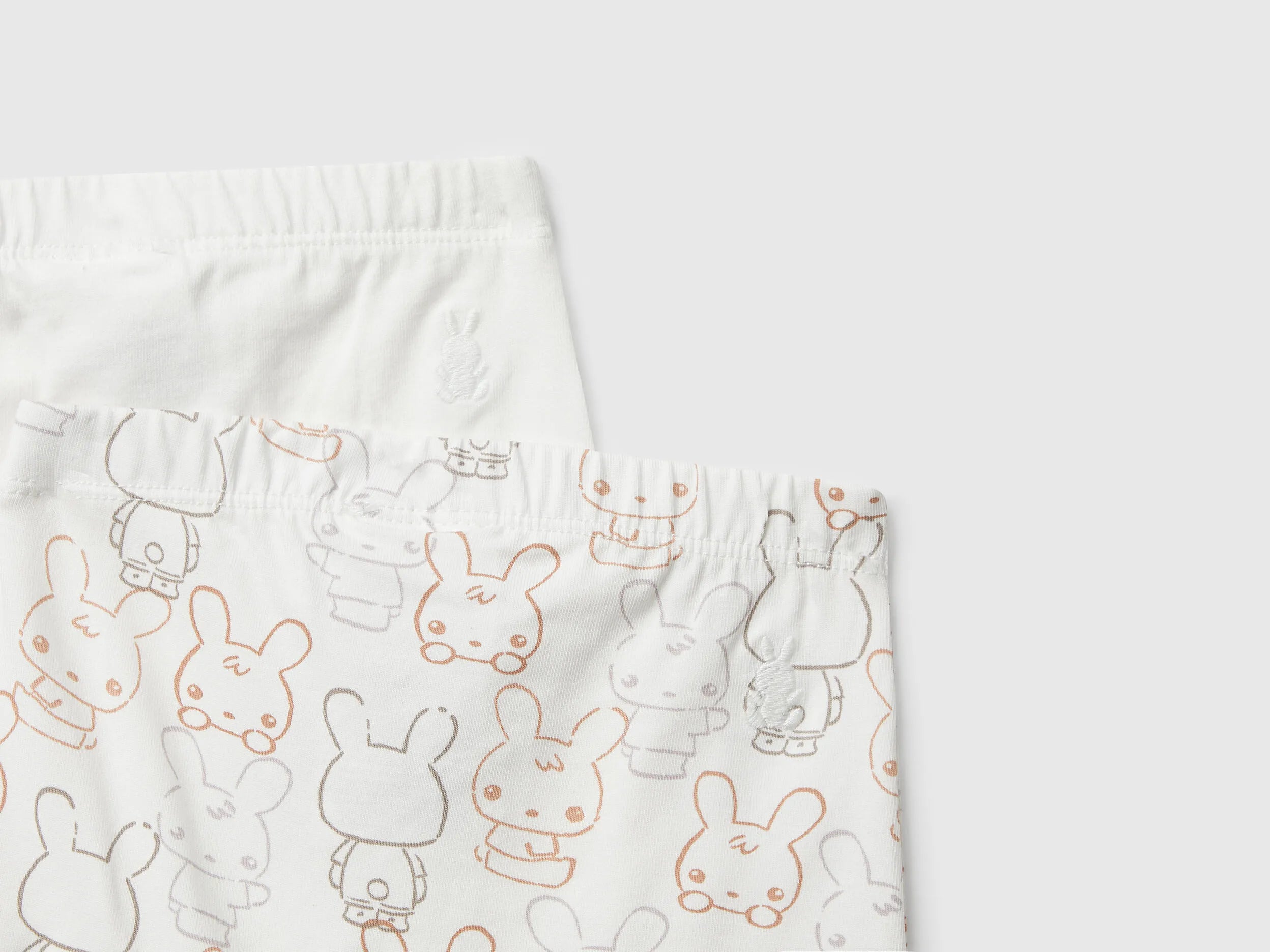 Benetton_Creamy White_Two Pairs of Trousers in Cotton_3DKAAF02H_905_03