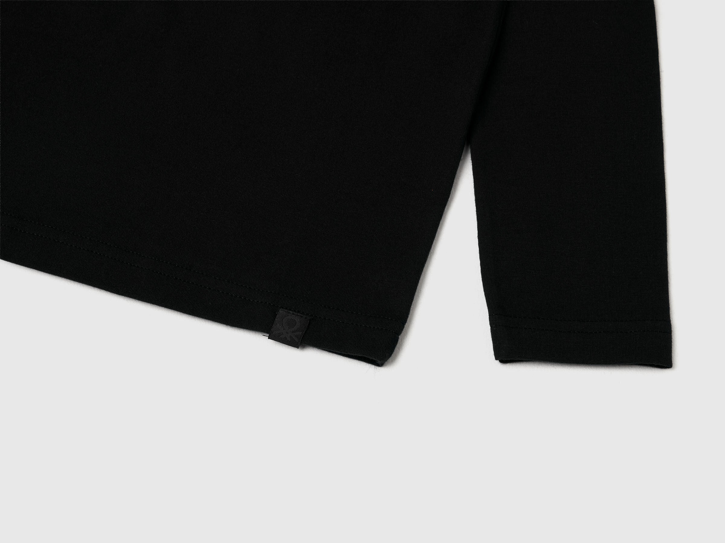 Benetton_Black_Long Sleeve Turtleneck T-Shirt_3DKEC202O_100_03