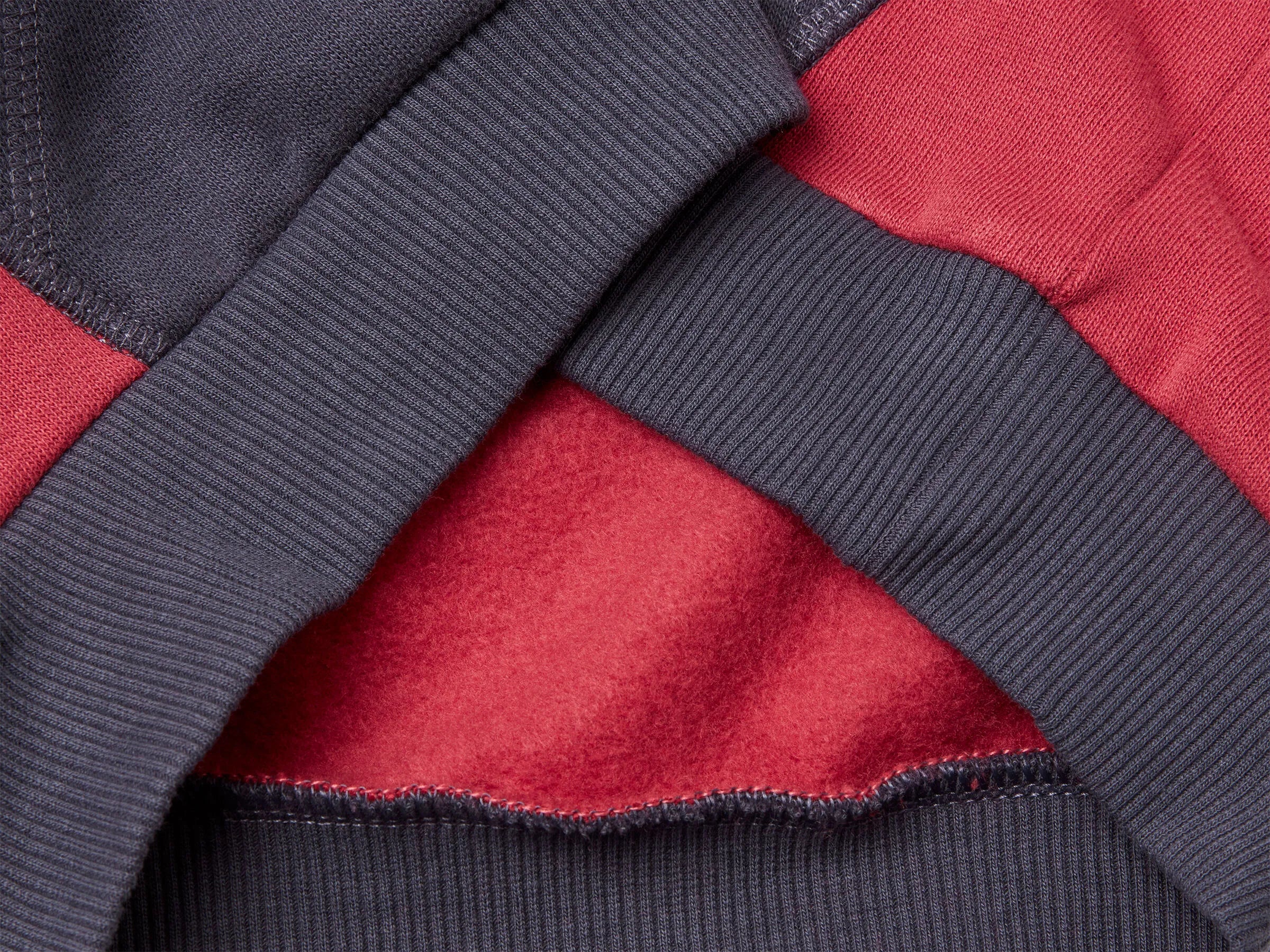 Benetton_Coral_Warm Sweatshirt with Kangaroo Pocket_3EB5G10KS_904_03