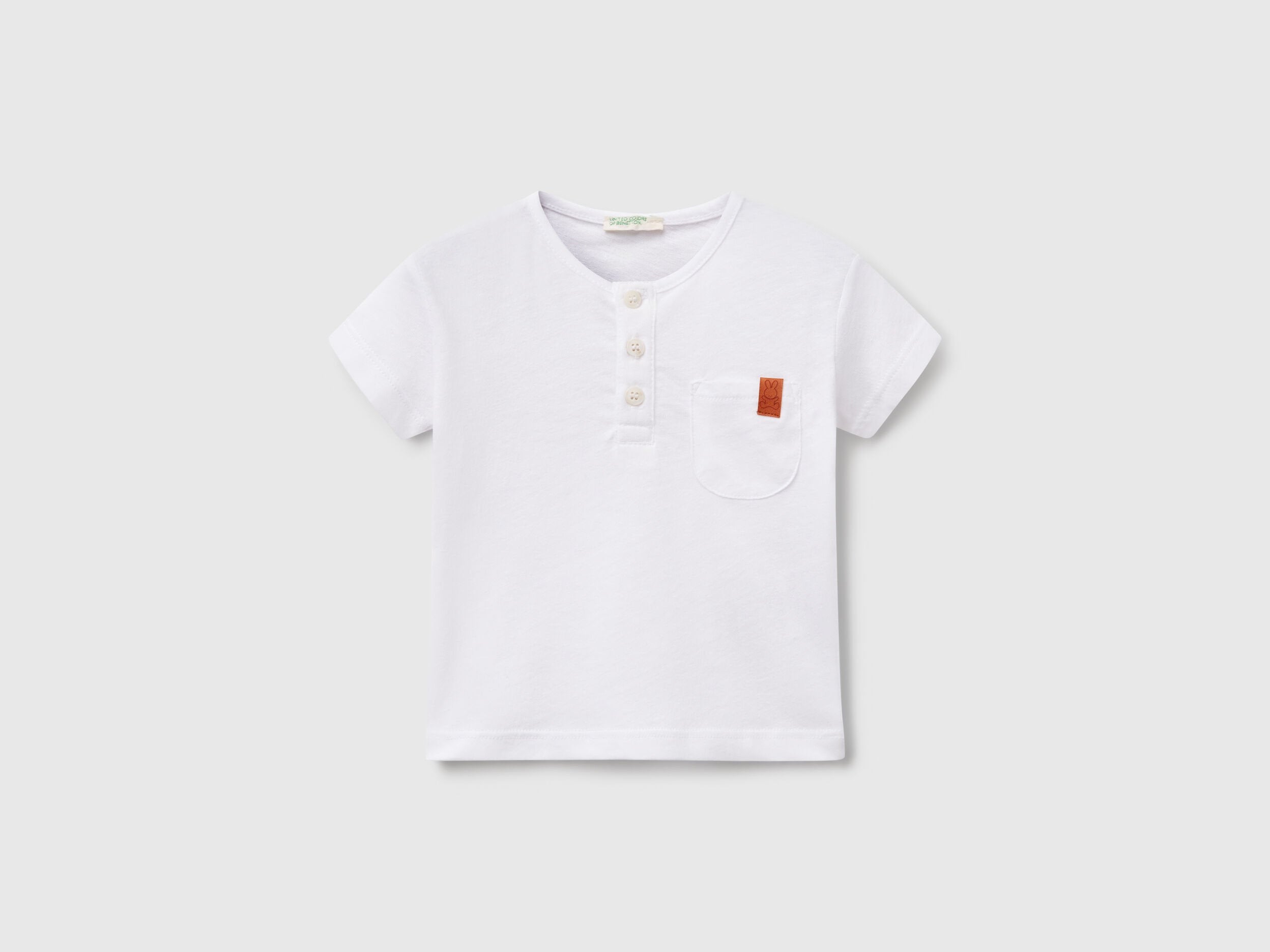 Benetton_T-Shirt with Henley Neck_3F4JA105S_101_01