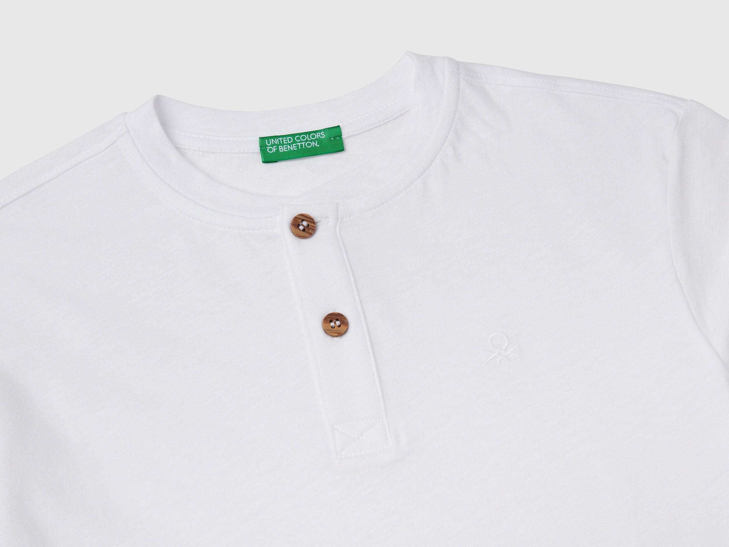 Benetton_T-Shirt with Henley Neck_3F4JC10NN_101_03