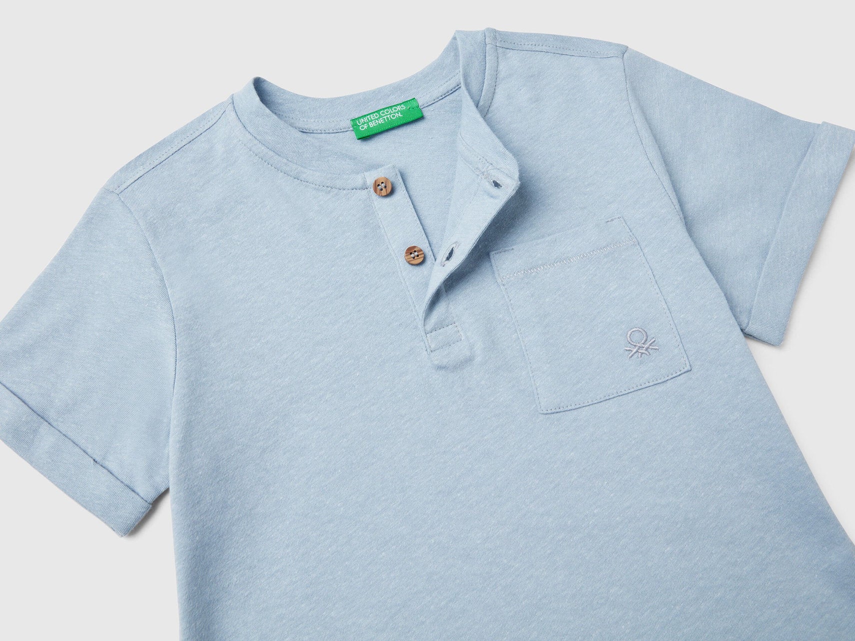 Benetton_T-Shirt with Henley Neck_3F4JG10IF_2F9_03