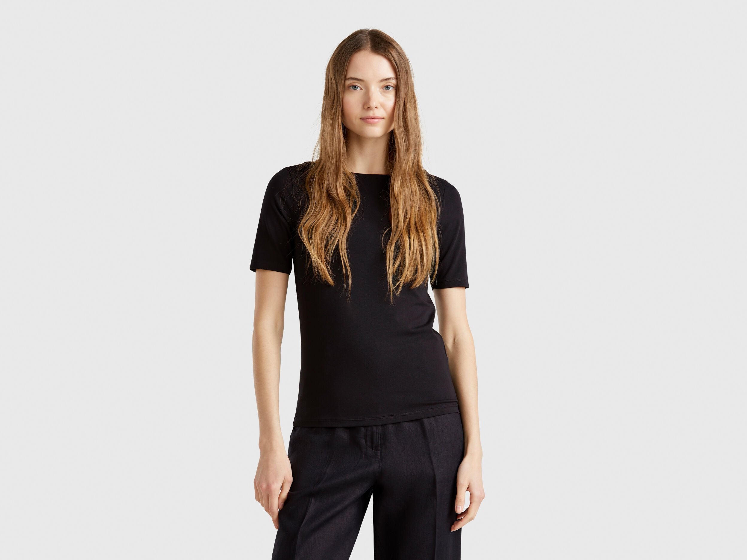 Benetton_Slim Fit Reversible T-Shirt_3FJHD109K_100_01