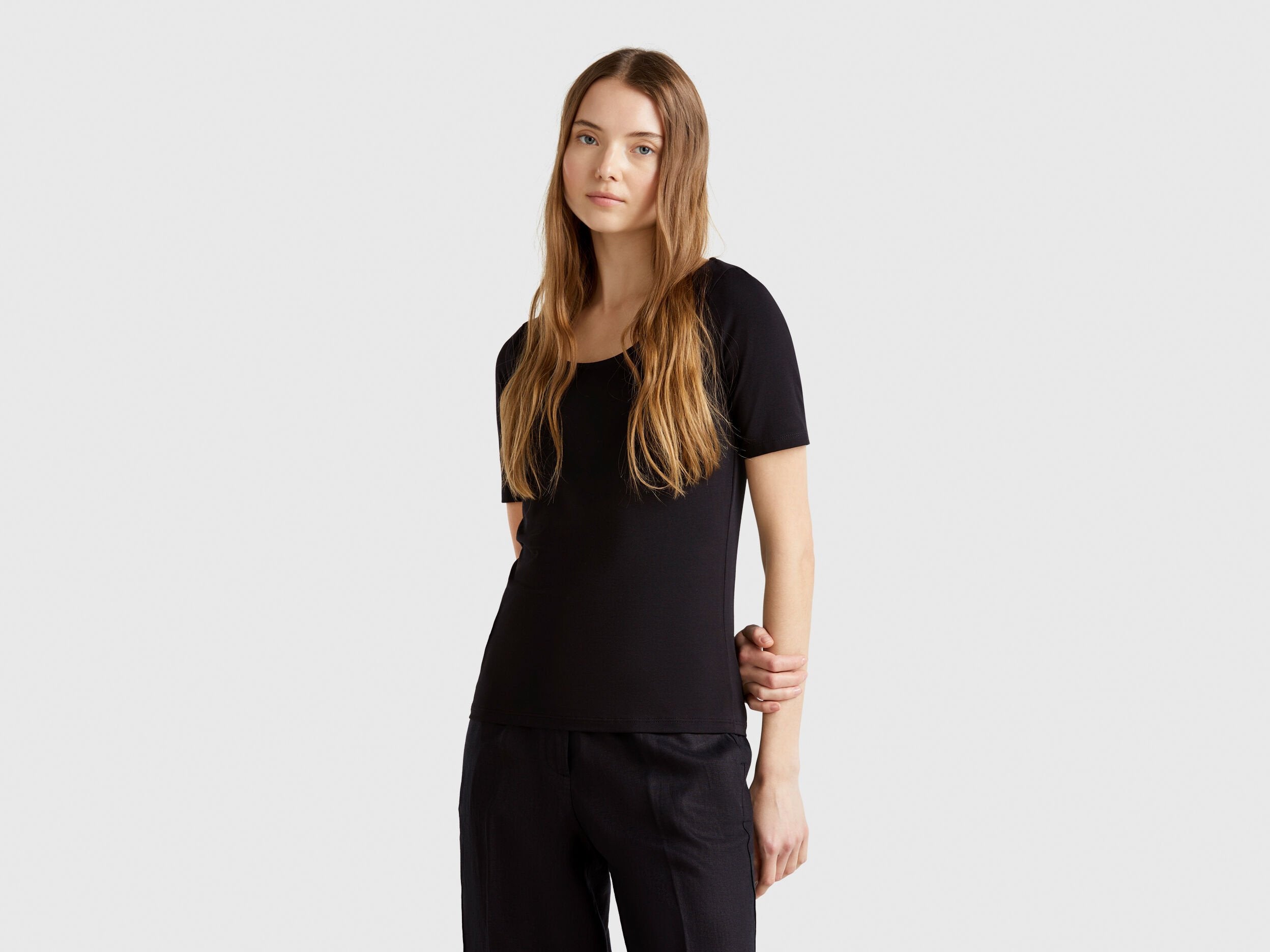 Benetton_Slim Fit Reversible T-Shirt_3FJHD109K_100_02