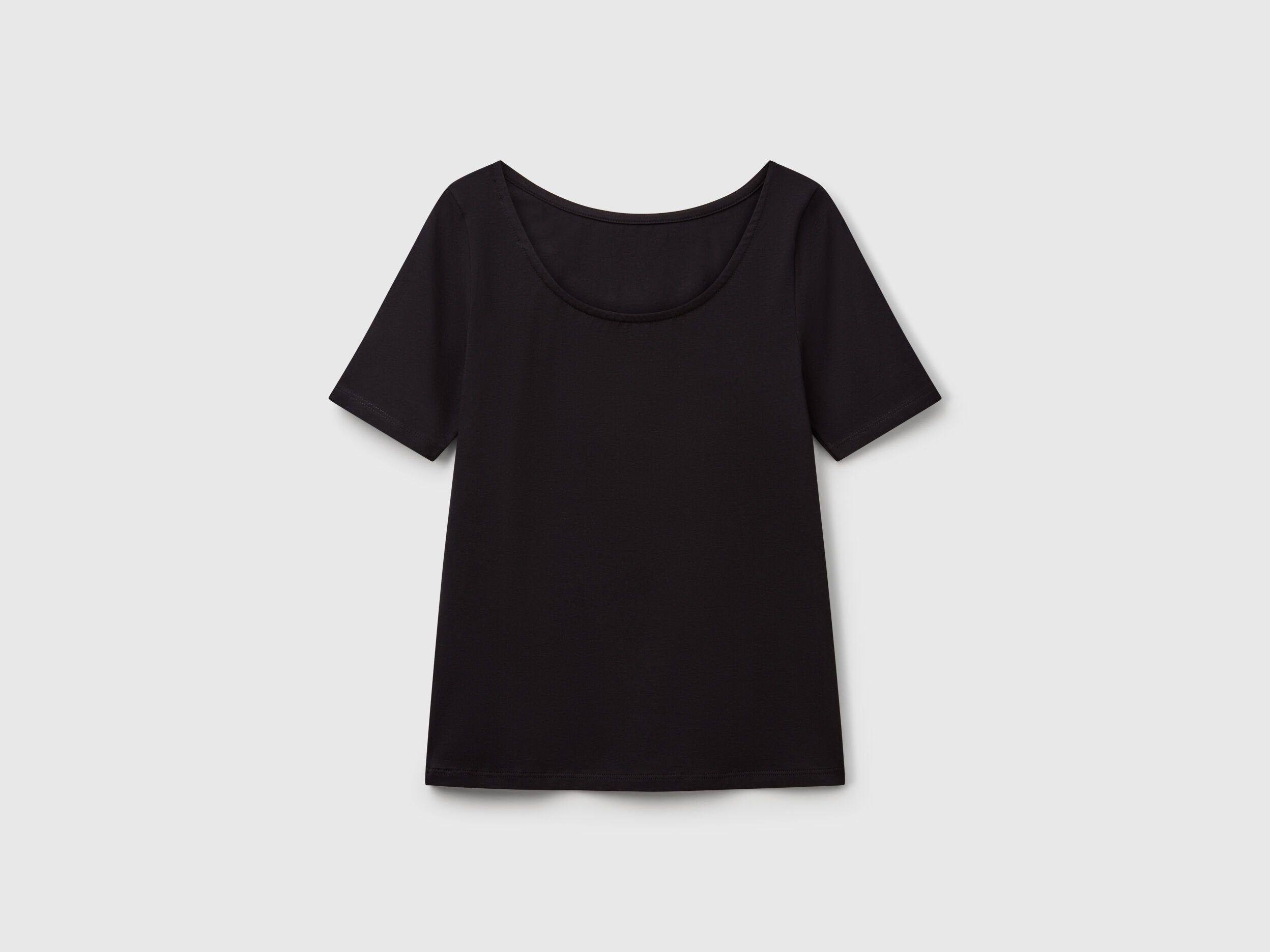 Benetton_Slim Fit Reversible T-Shirt_3FJHD109K_100_05