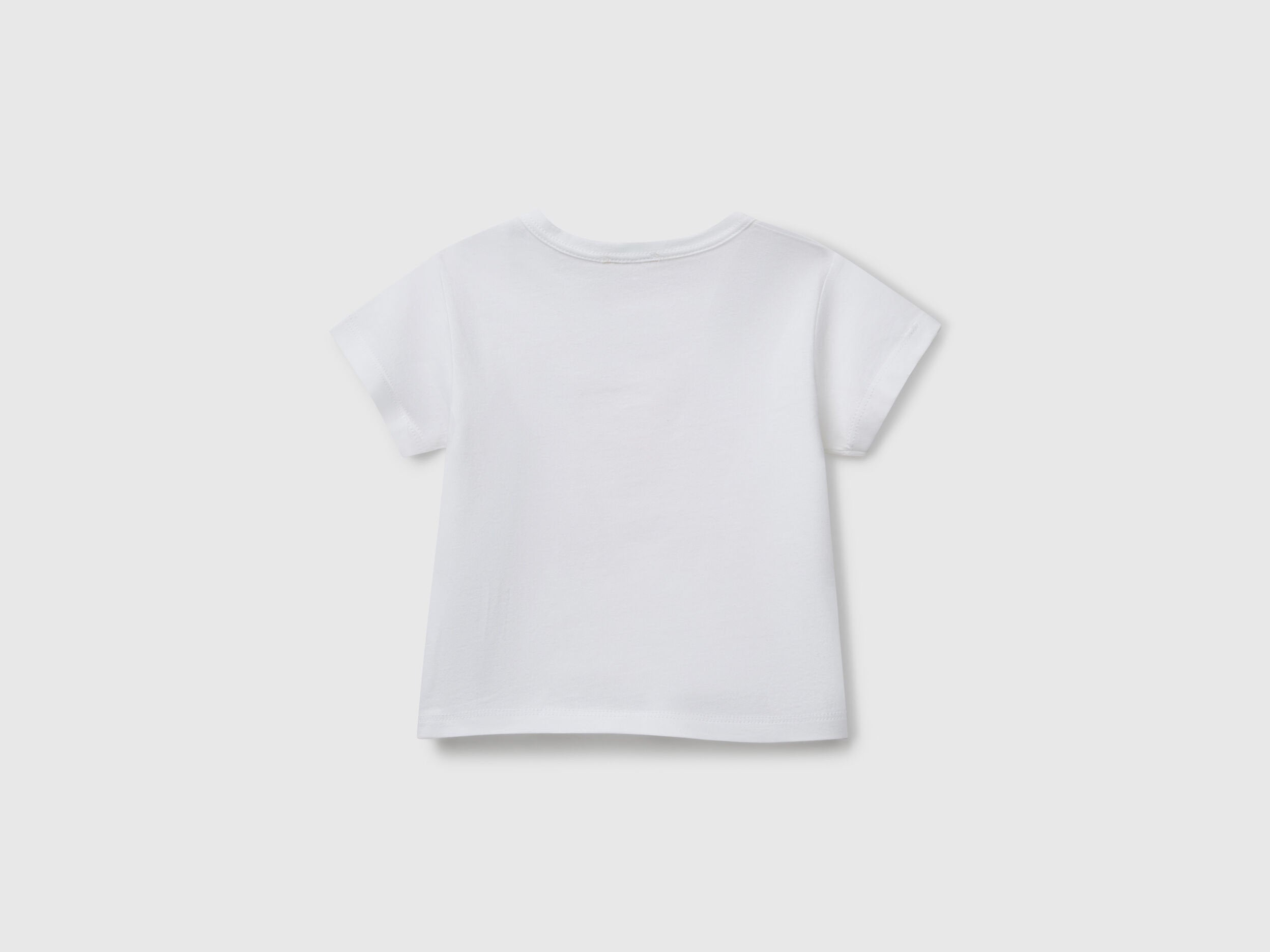 Benetton_Short Sleeve T-Shirt with Print_3I1XA1069_901_02
