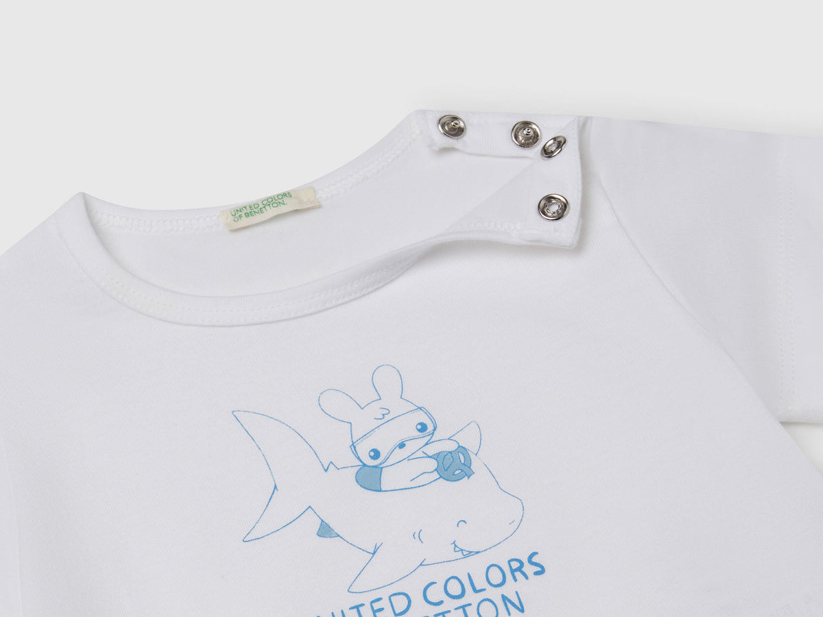 Benetton_Short Sleeve T-Shirt with Print_3I1XA1069_901_03