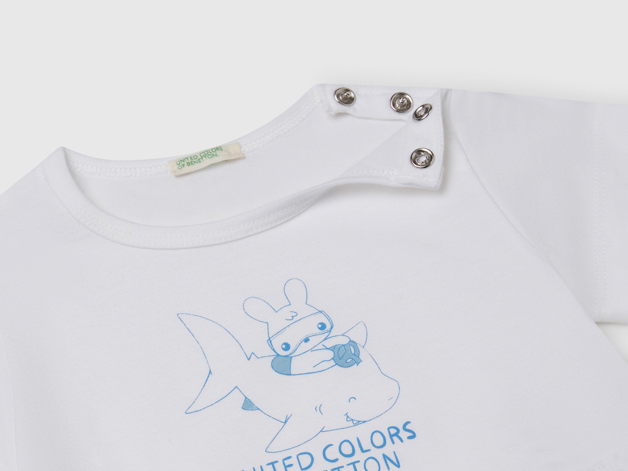 Benetton_Short Sleeve T-Shirt with Print_3I1XA1069_901_03