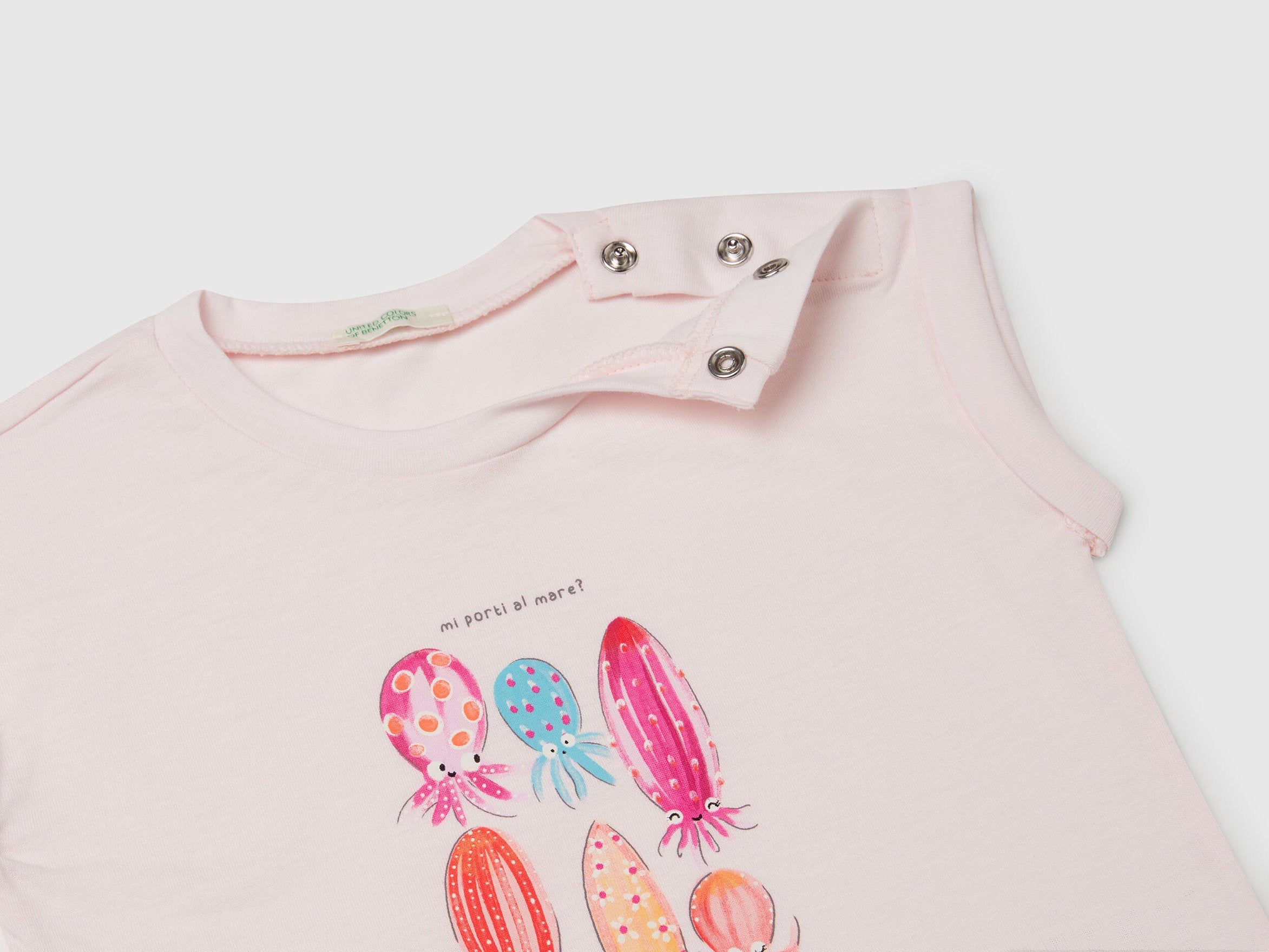 Benetton_Short Sleeve T-Shirt with Print_3I1XA106A_00H_03