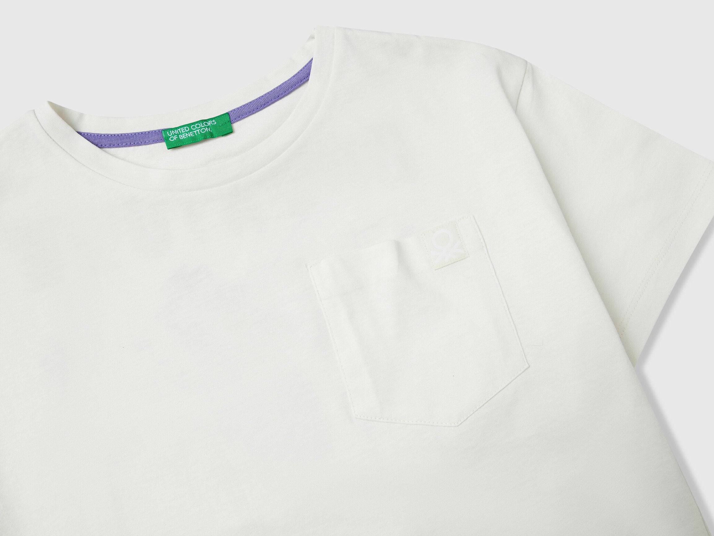 Benetton_Boxy Fit T-Shirt with Back Print_3I1XC10N8_0R2_03