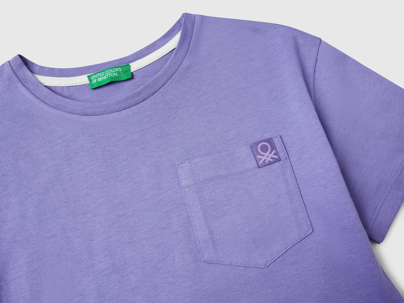 Benetton_Boxy Fit T-Shirt with Back Print_3I1XC10N8_1W6_03