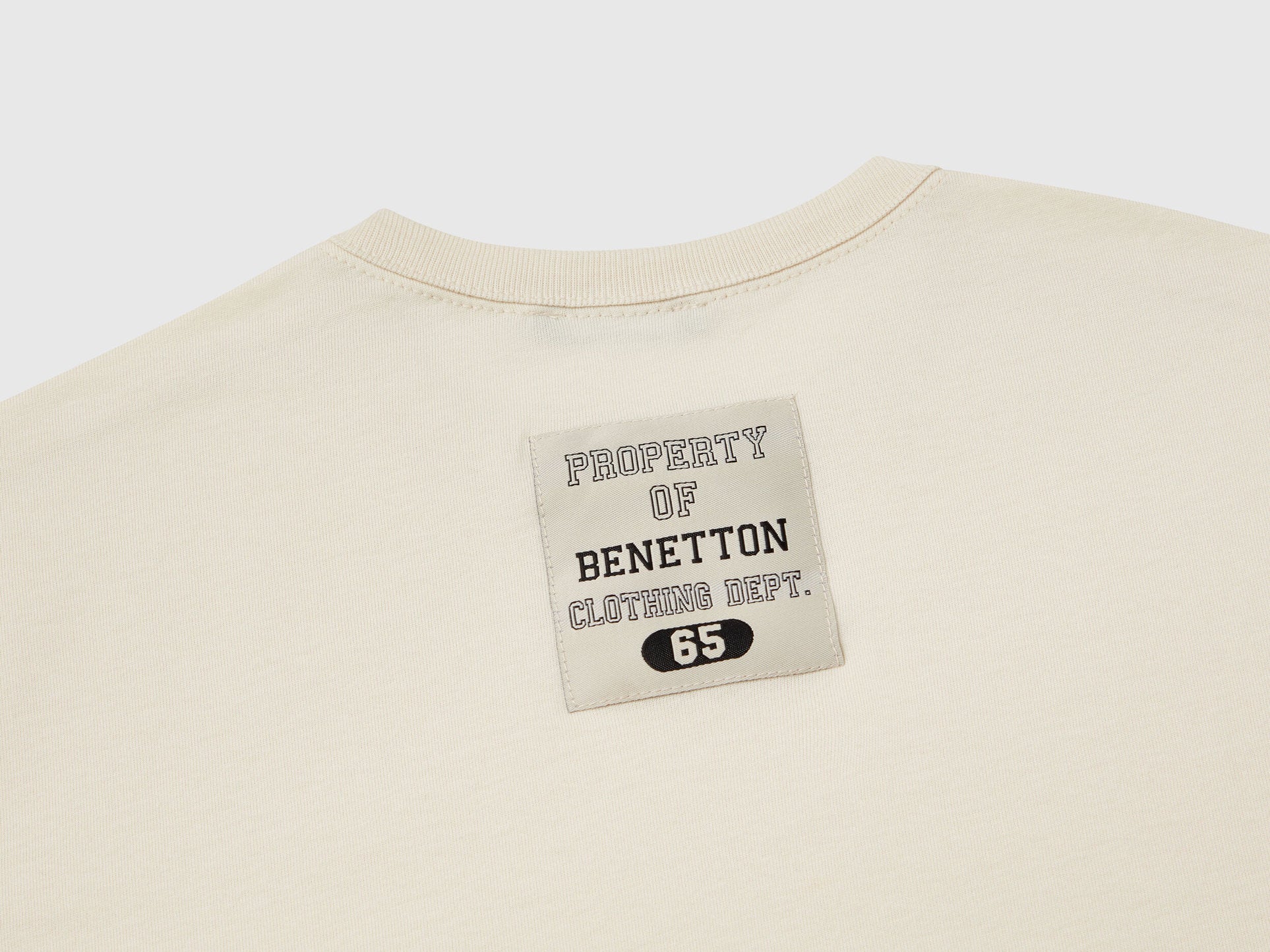 Benetton_Oversized Fit T-Shirt_3I1XC10NL_00V_03
