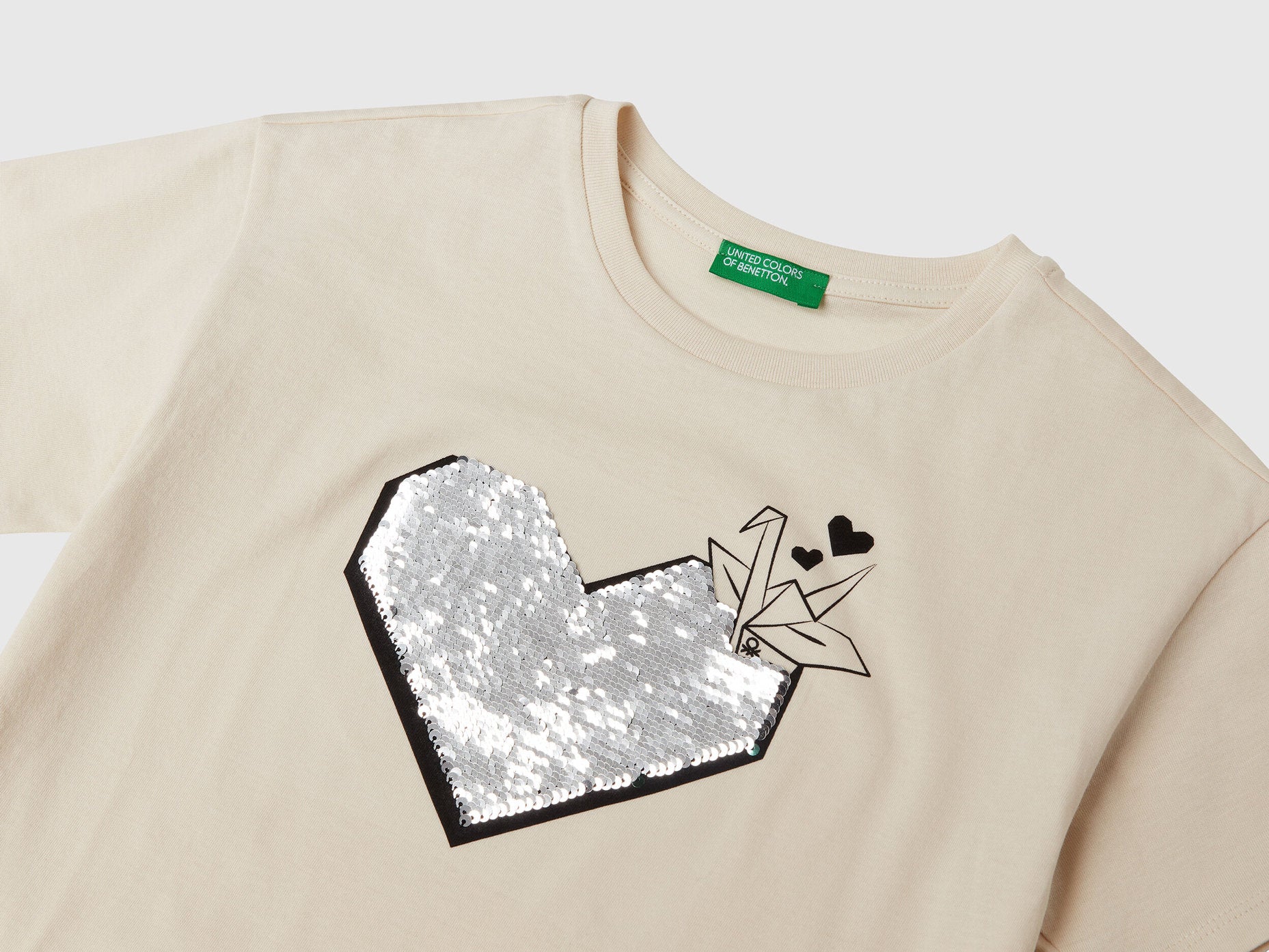 Benetton_T-Shirt with Print and Sequins_3I1XC10NY_00V_03