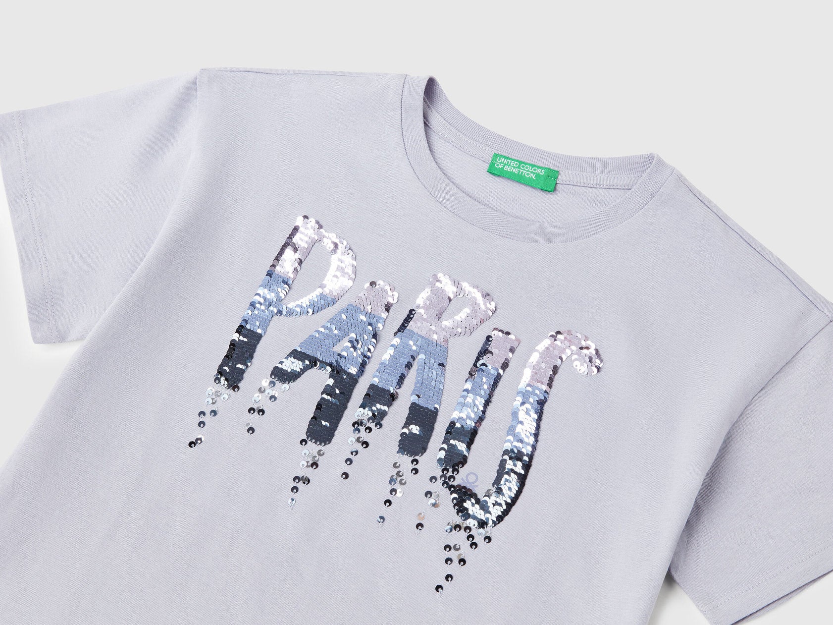 Benetton_T-Shirt with Print and Sequins_3I1XC10NY_2M2_03