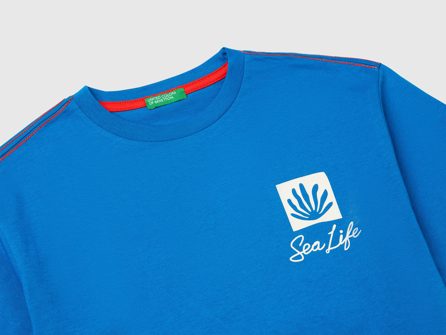 Benetton_T-Shirt with Slogan Print and Embroidery_3I1XC10P4_05Q_03