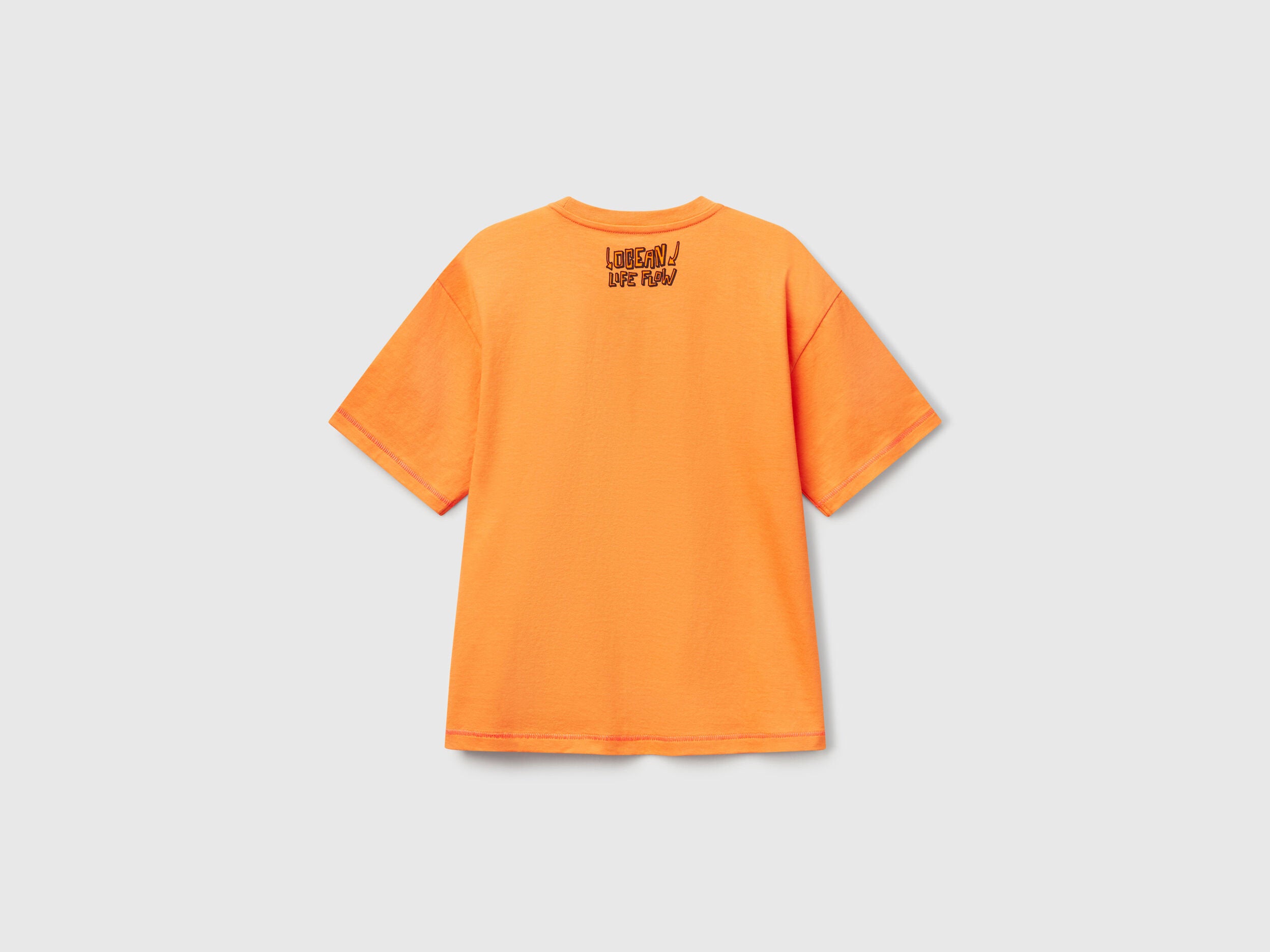 Benetton_T-Shirt with Print on Front and Back_3I1XC10P6_2L2_02