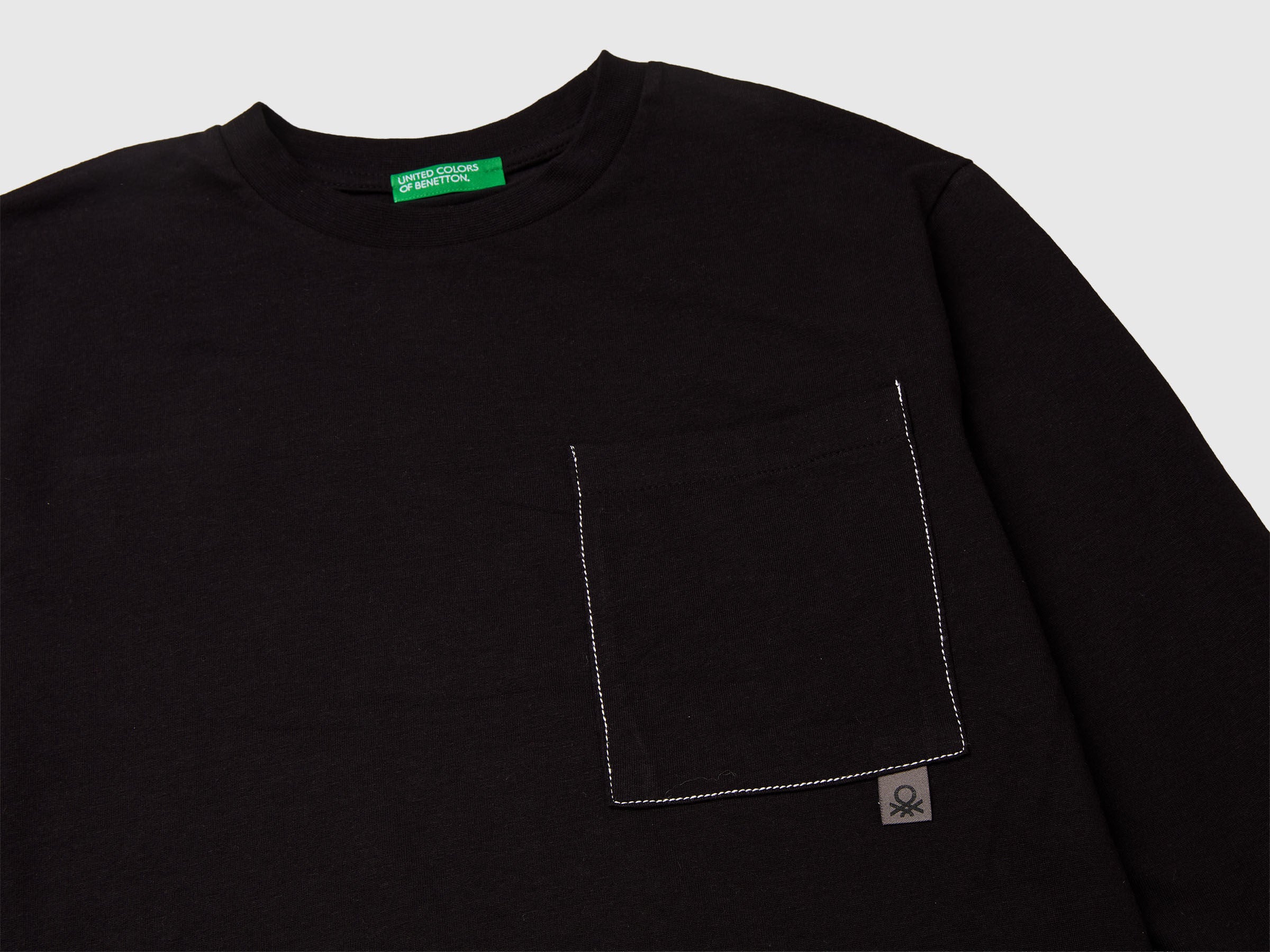 Benetton_Black_T-Shirt with Bold Print_3I1XC10QS_100_03