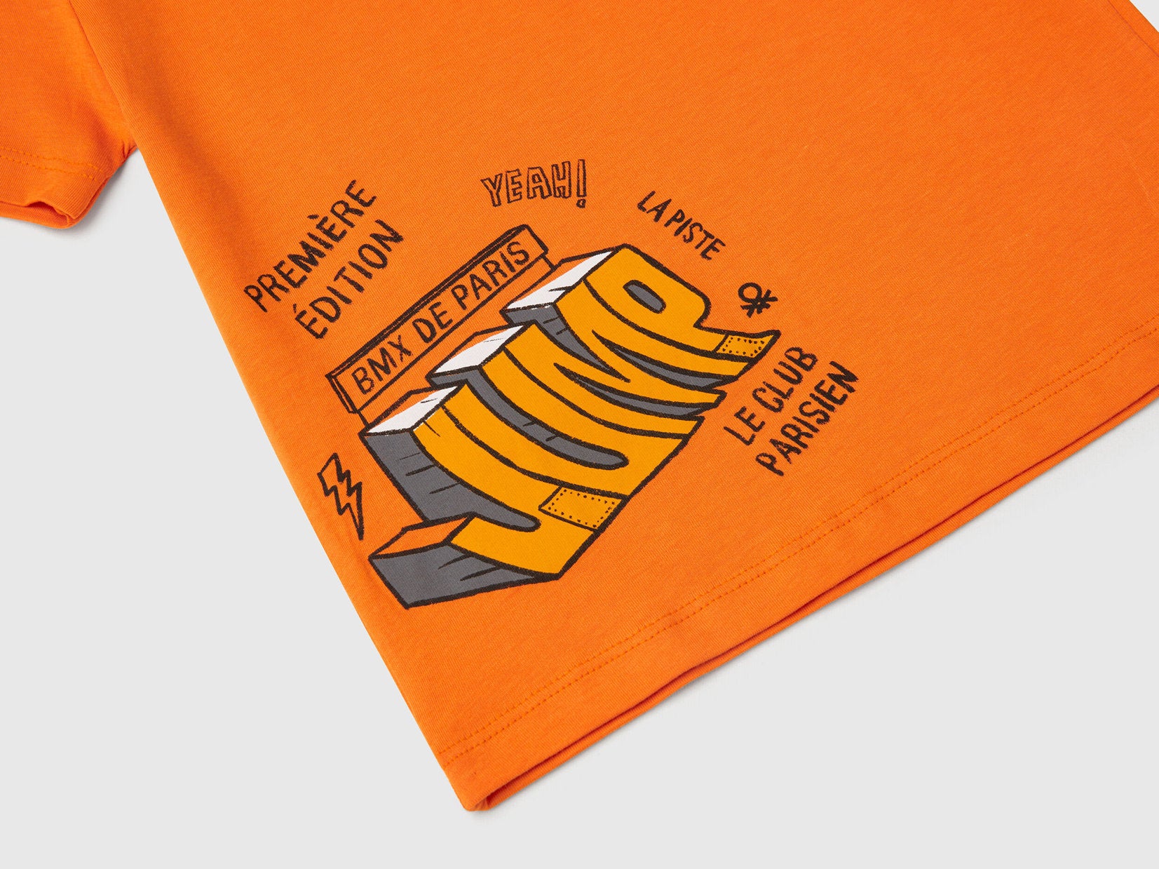 Benetton_T-Shirt in Organic Cotton with Print_3I1XG10IJ_1L6_03