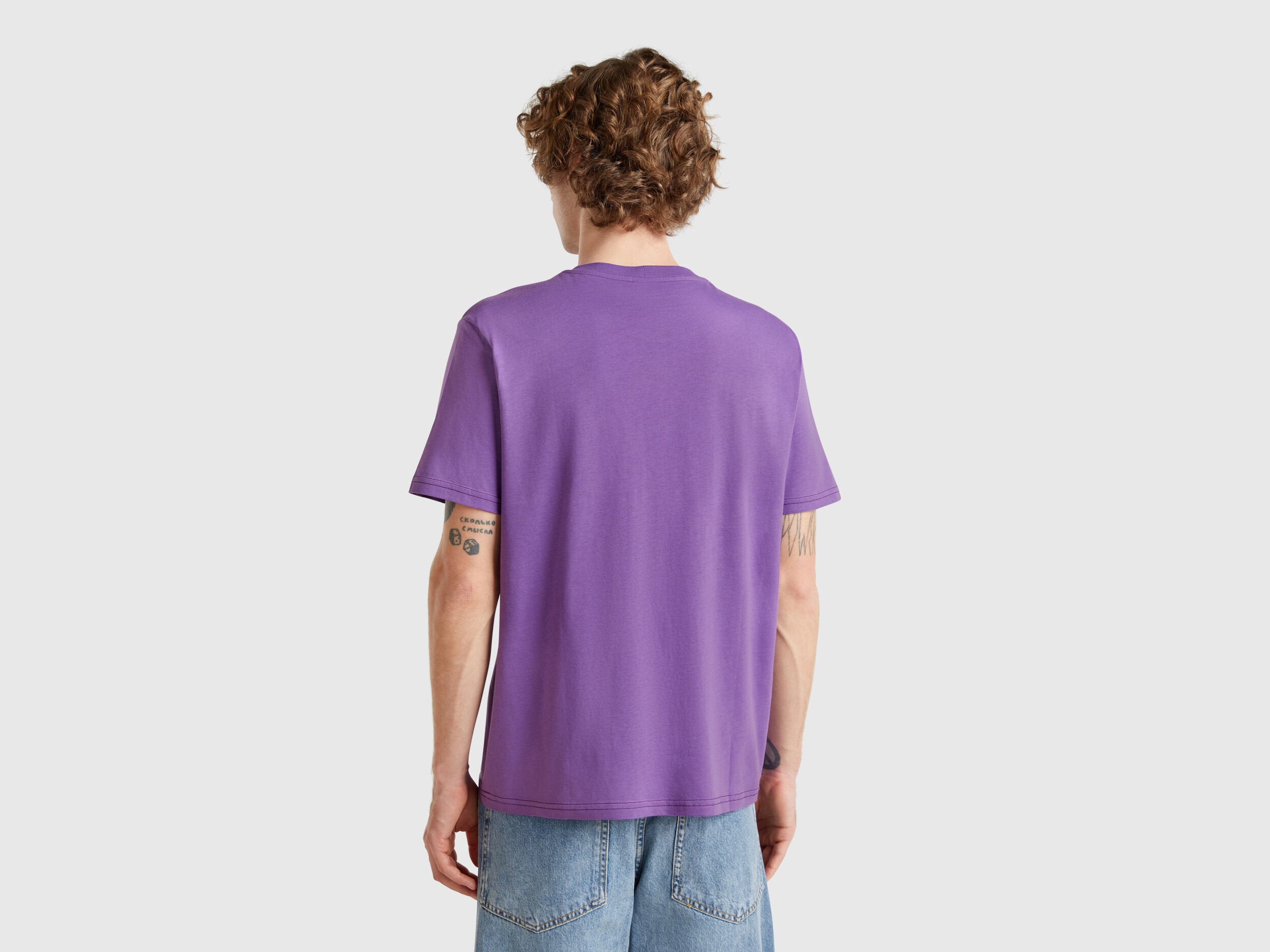 Benetton_Yellow T-Shirt in Organic Cotton with Purple Logo_3I1XU1096_2M0_02
