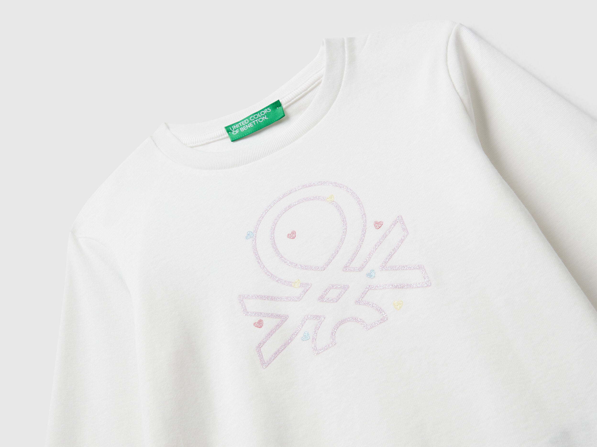 Benetton_White_T-Shirt with Glittery Logo in Cotton_3I9WG10JS_901_03