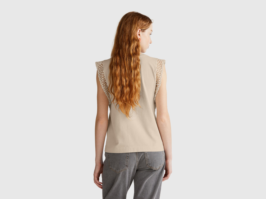 Benetton_Sleeveless Top with Macram�_3IFVD10AC_152_02