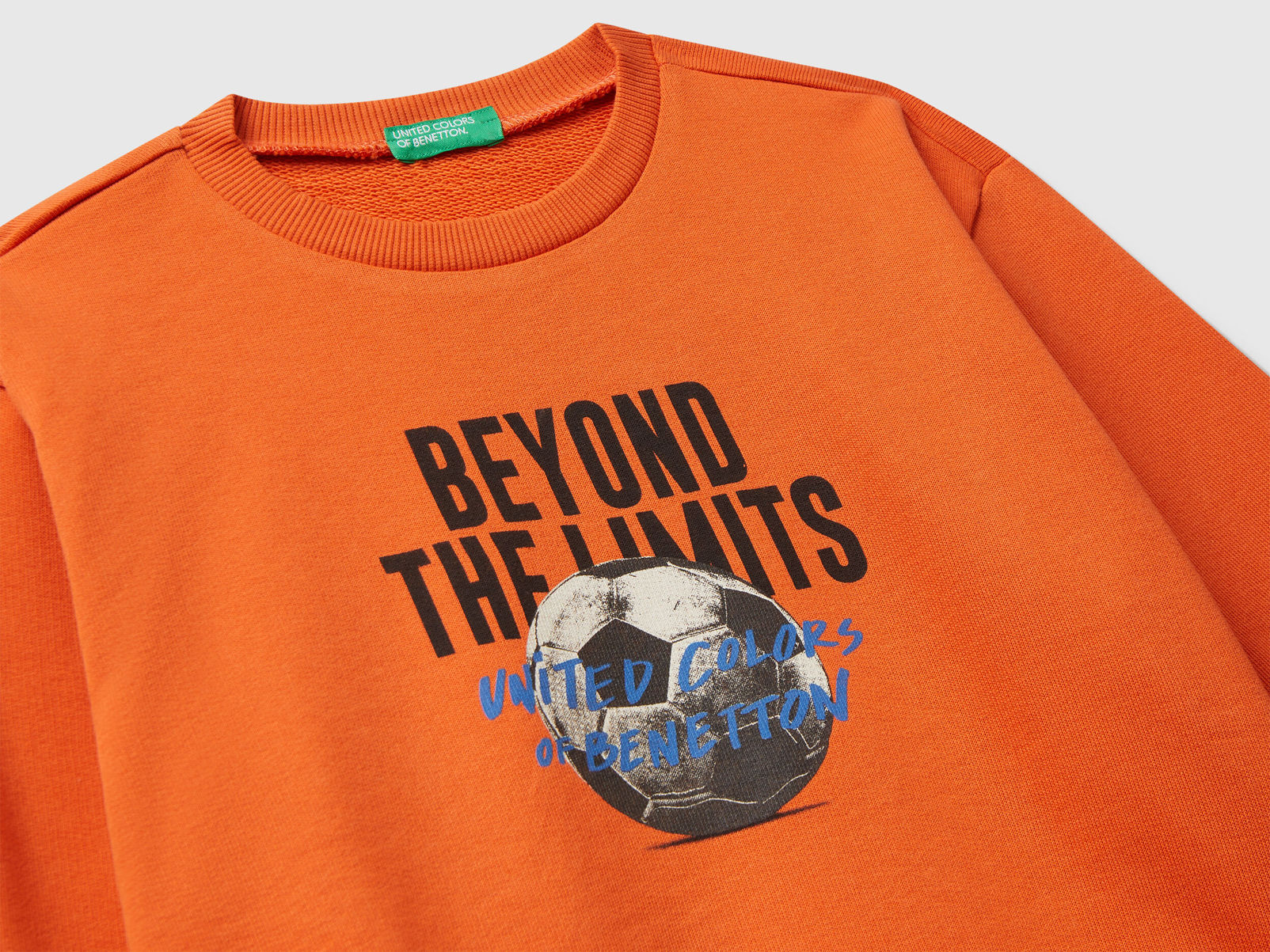 Benetton_Orange_Sweatshirt with Slogan Print_3J68C10QK_04J_03