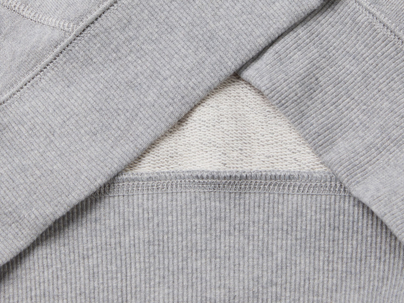 Beneton_Pure Cotton Sweatshirt with Zipper_3J68C501B_501_03