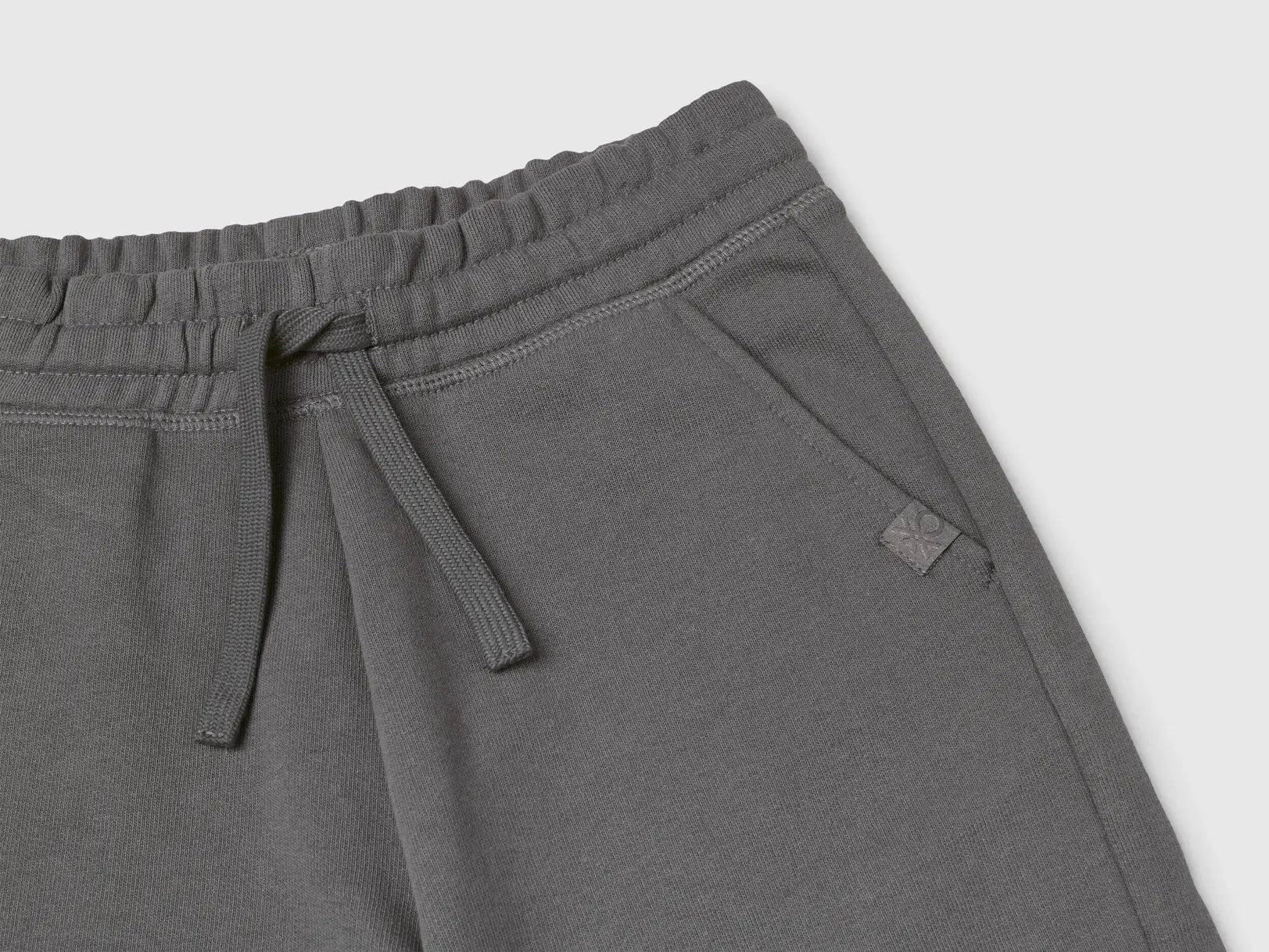 Benetton_Bermuda Shorts in Pure Cotton Fleece_3J68C901G_00W_03