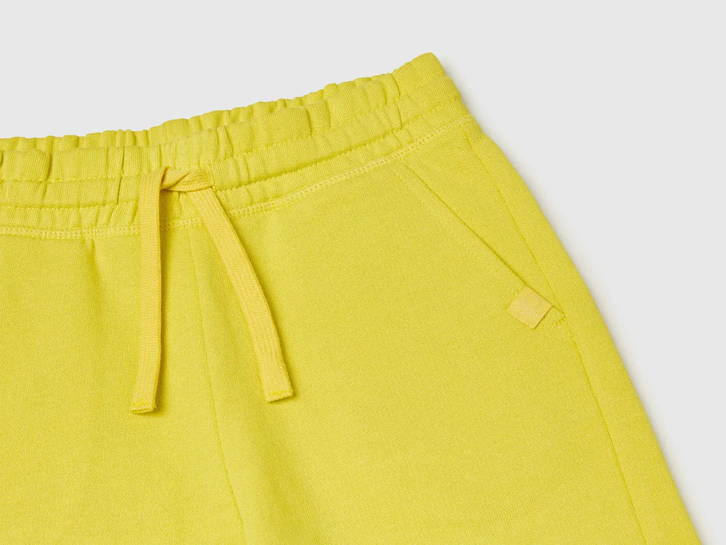 Benetton_Bermuda Shorts in Pure Cotton Fleece_3J68C901G_1T1_03