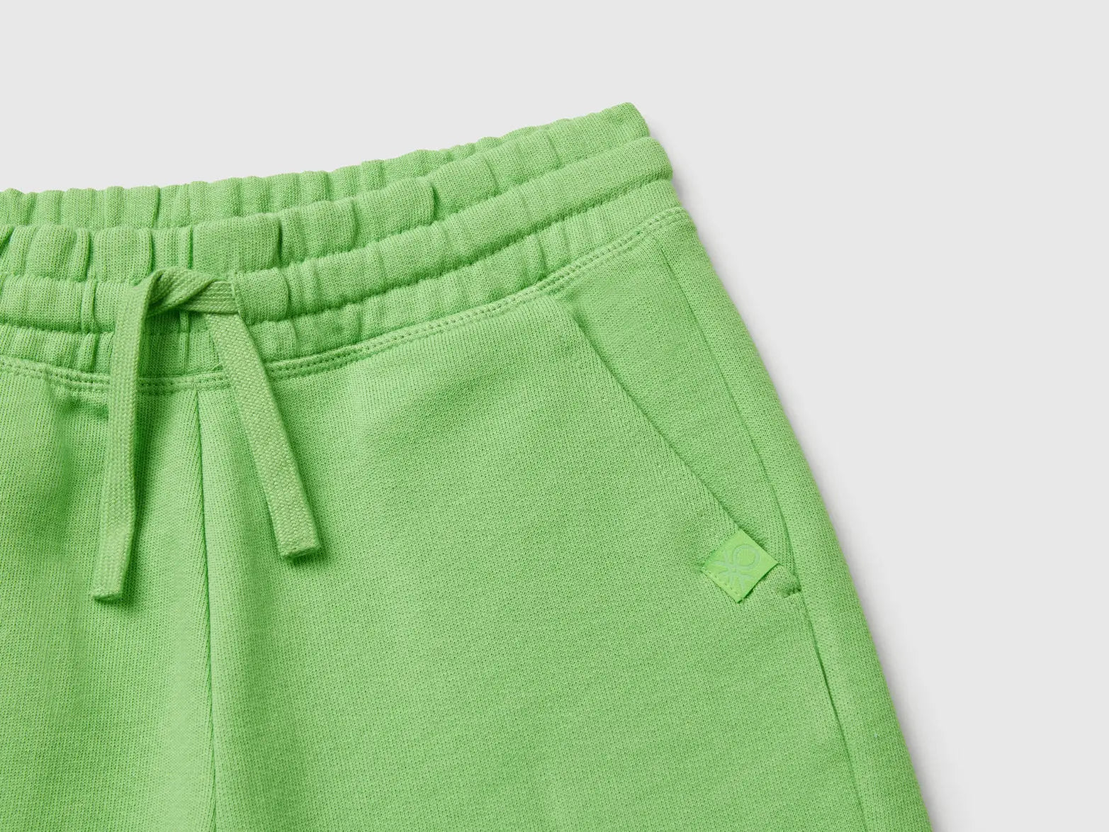 Benetton_Bermuda Shorts in Pure Cotton Fleece_3J68C901G_2P7_03