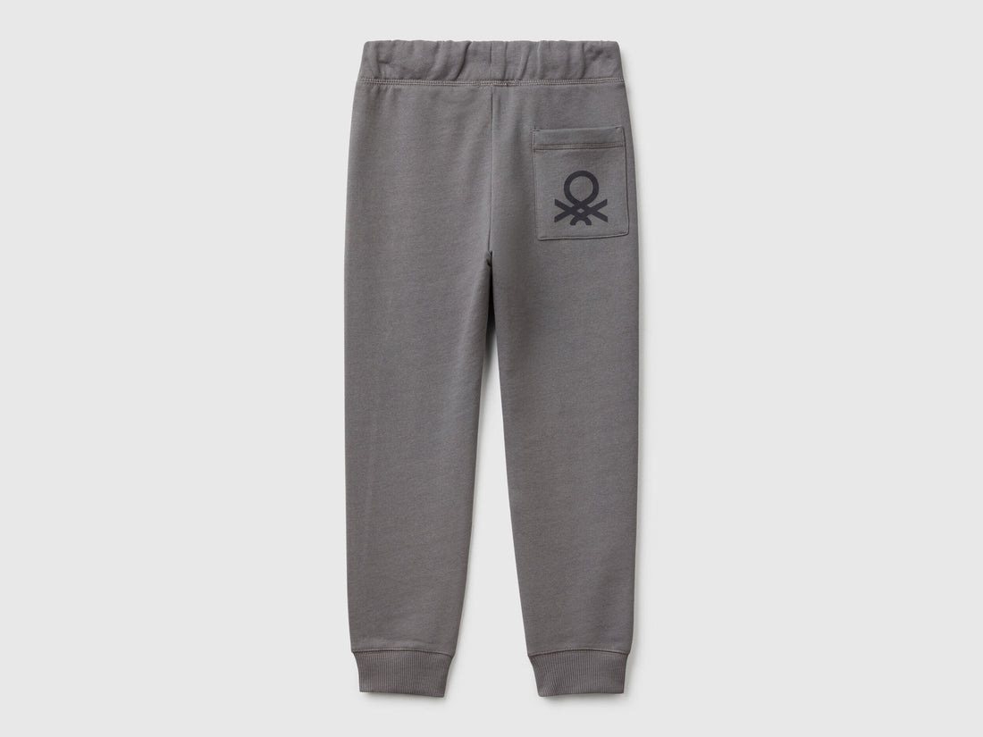 Benetton_Sweatpants with Logo_3J68CF058_00W_02