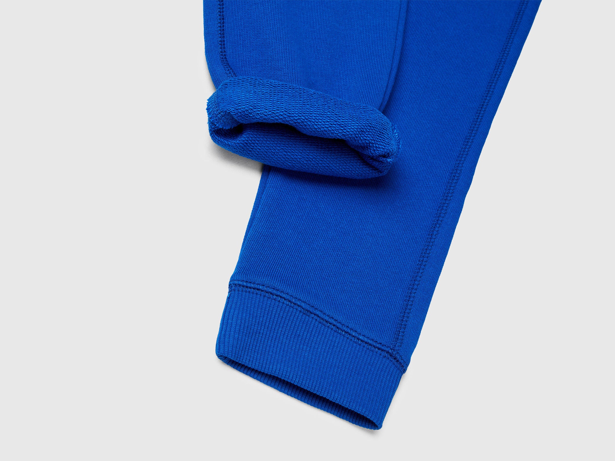 Benetton_Blue_Sweatpants with Logo_3J68CF058_19R_03