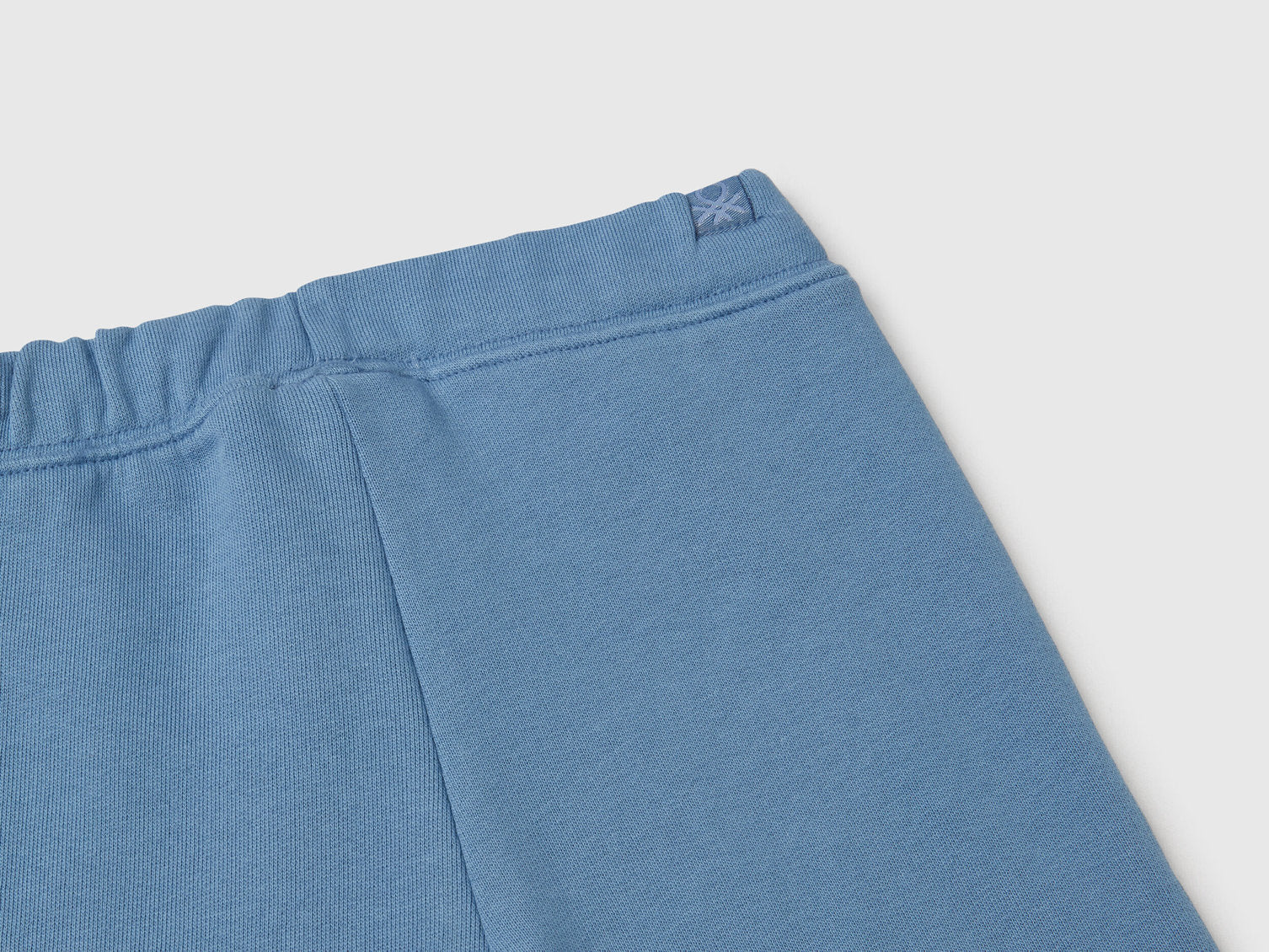 Benetton_Regular Fit Sweat Joggers_3J68GF027_11W_03