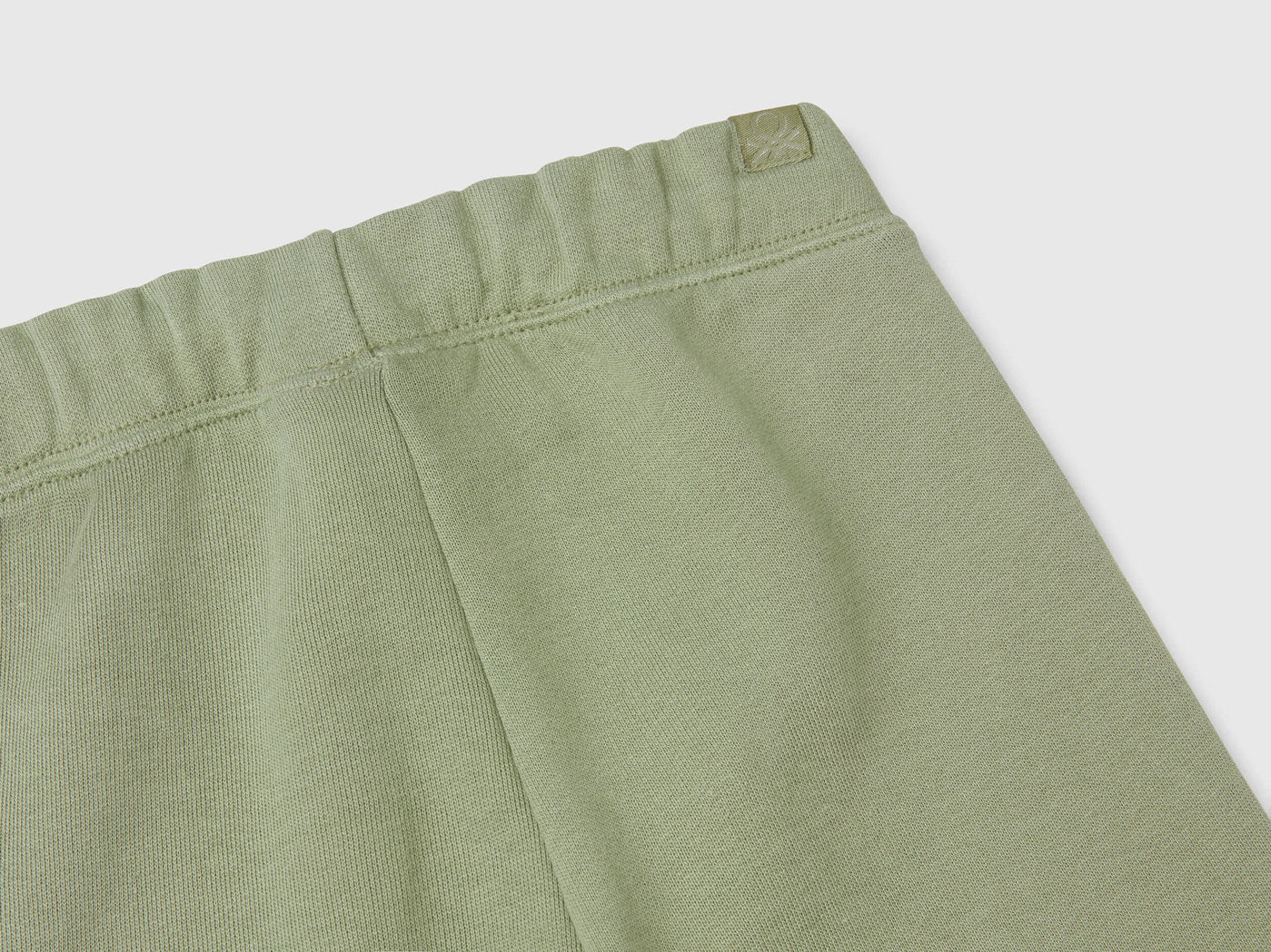 Benetton_Regular Fit Sweat Joggers_3J68GF027_26K_03