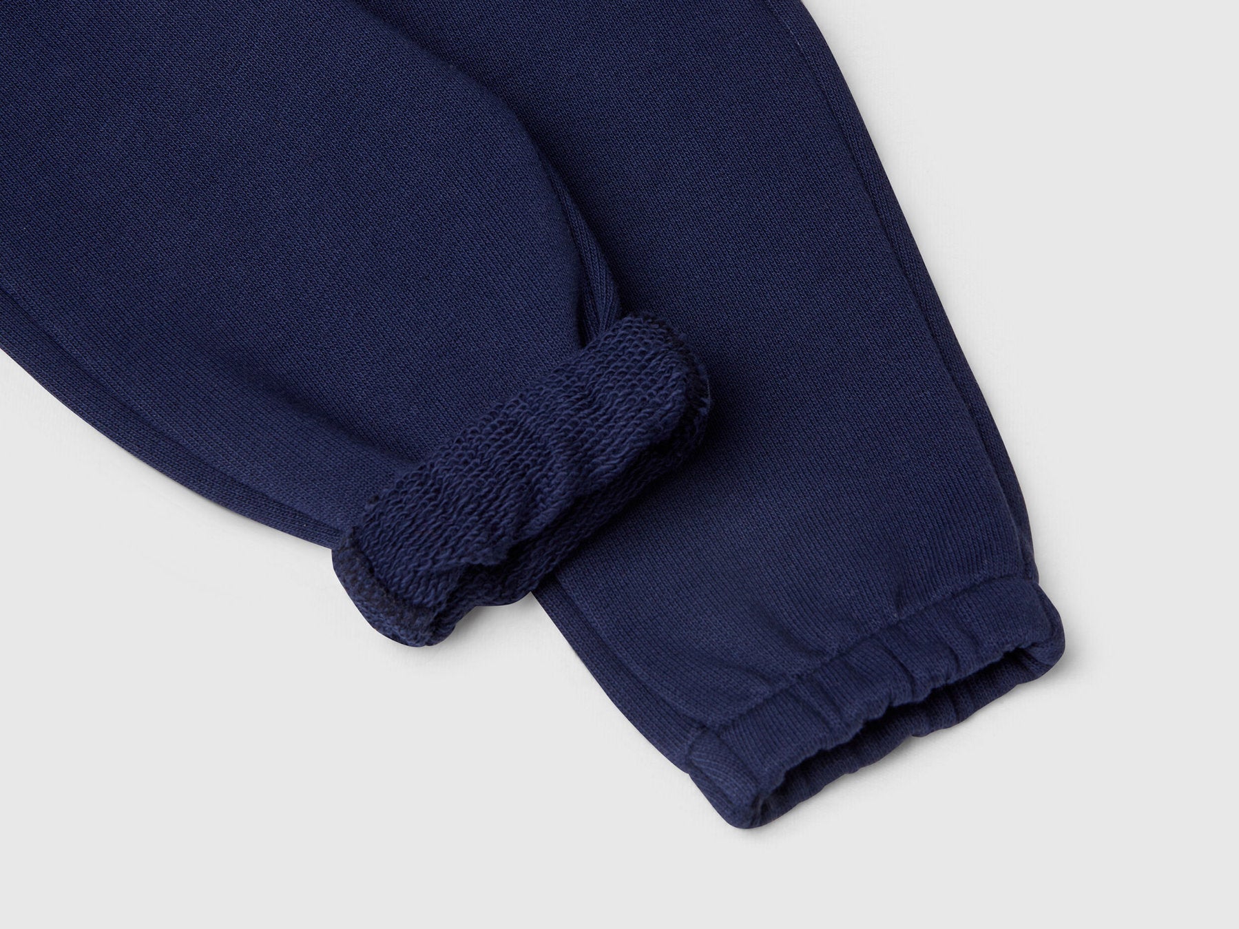 Benetton_Sweatpants in Organic Cotton_3J70AF029_252_03